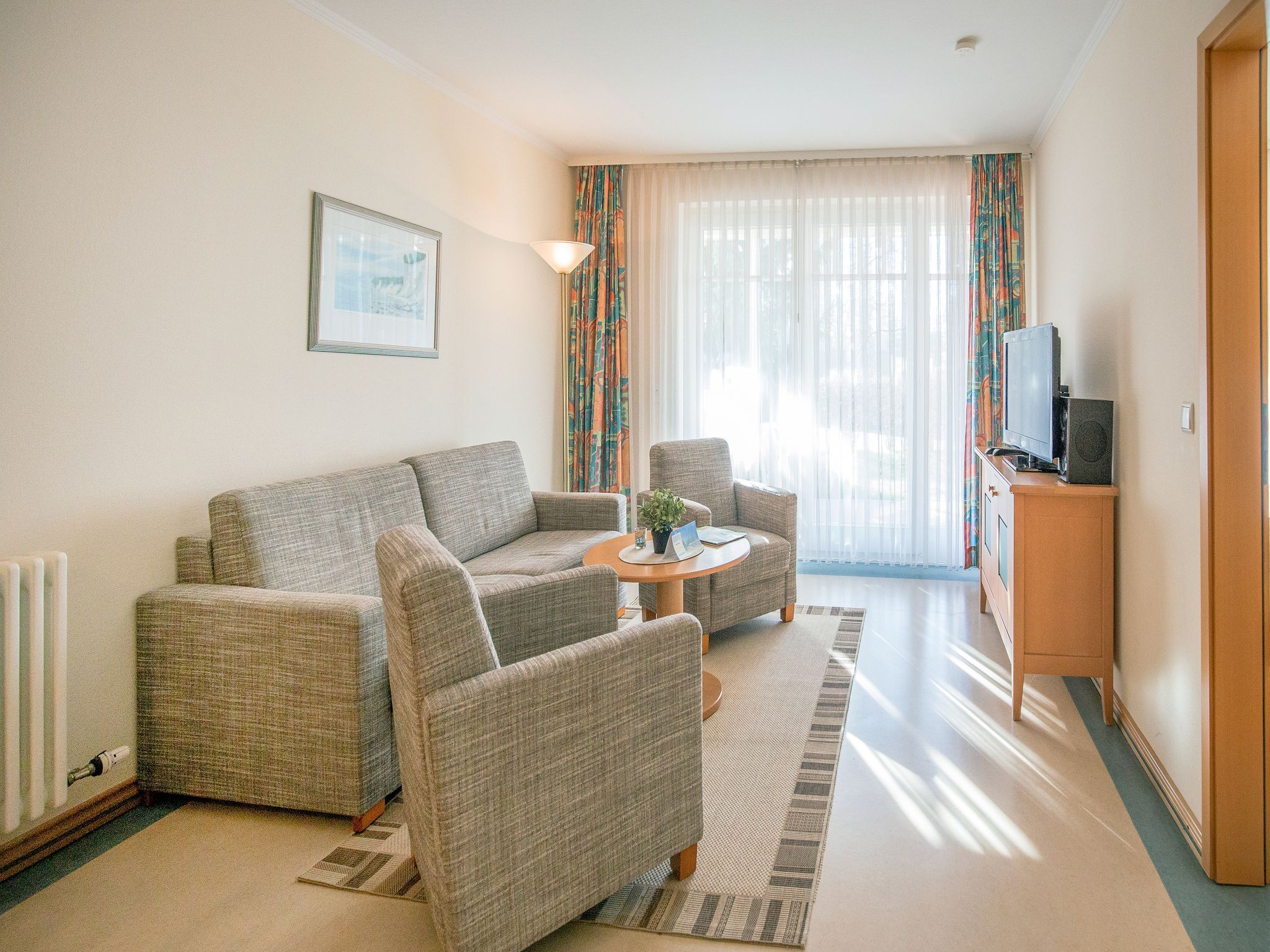 Dünenpark Binz Komfort Ferienwohnung mit 2 Schlafzimmern und Terrasse im Erdgeschoss (261) Insel Rügen - Wohnzimmer