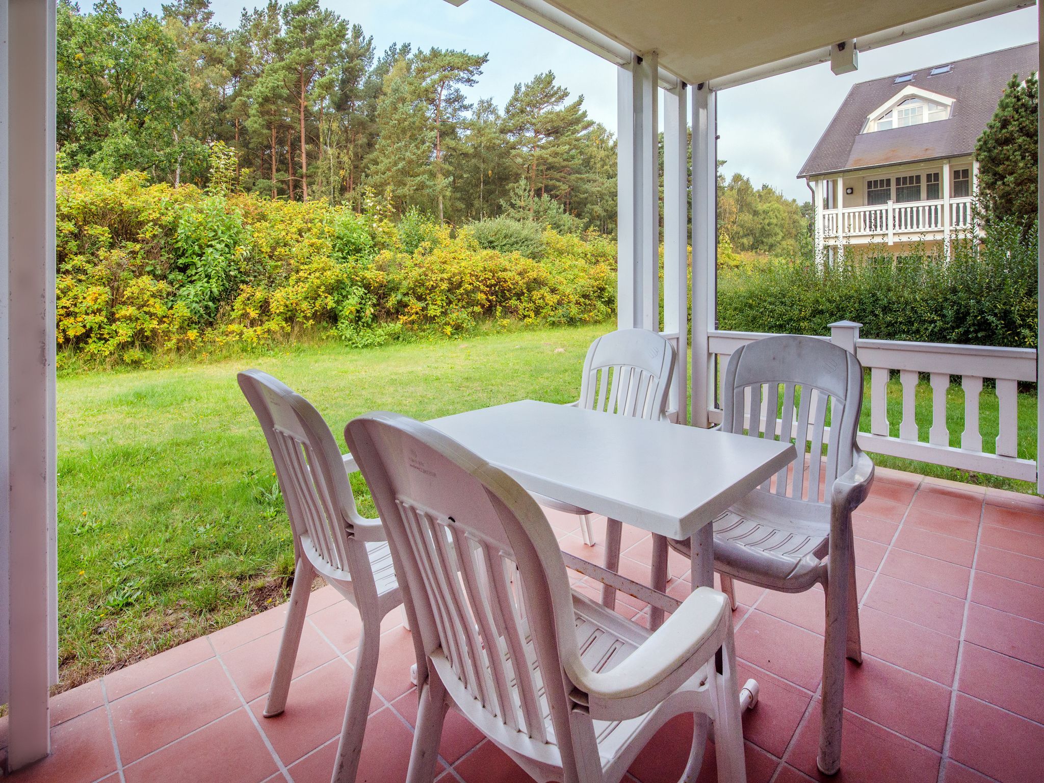 Dünenpark Binz Komfort Ferienwohnung mit 1 Schlafzimmer und Terrasse im Erdgeschoss (285) Insel Rügen - Terrasse