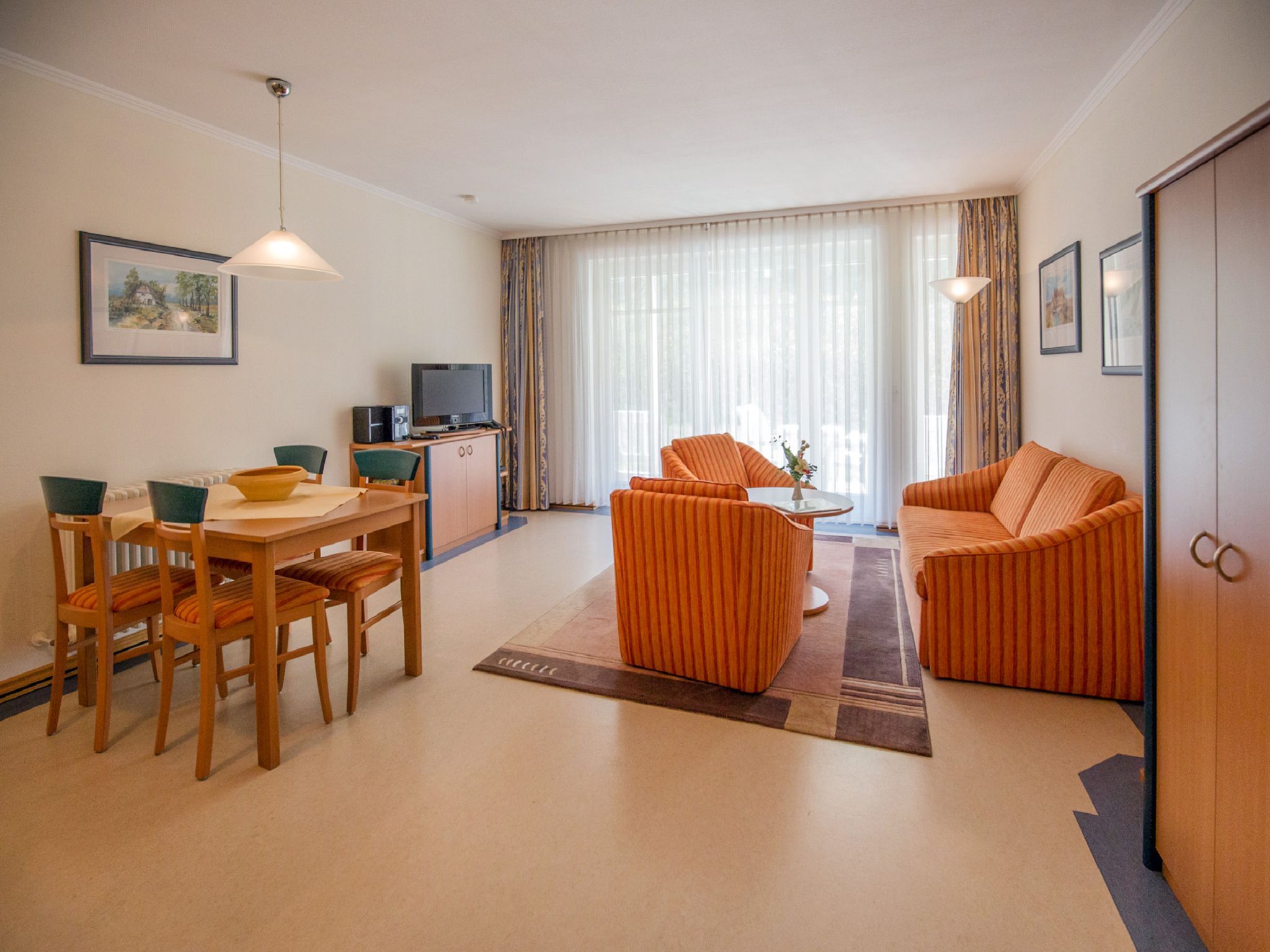 Dünenpark Binz Komfort Ferienwohnung mit 1 Schlafzimmer und Terrasse im Erdgeschoss (286) Insel Rügen - Wohnzimmer