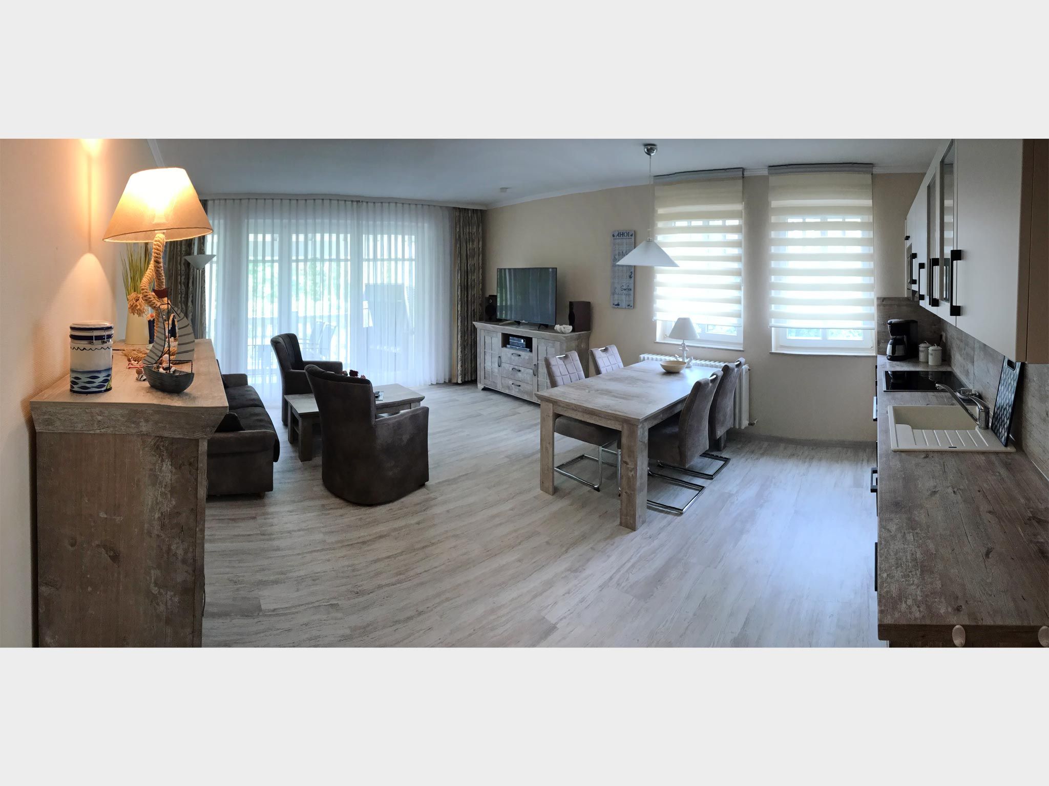 Dünenpark Binz Komfortplus Ferienwohnung mit 1 Schlafzimmer und Balkon im Obergeschoss (289) Insel Rügen - Wohnzimmer