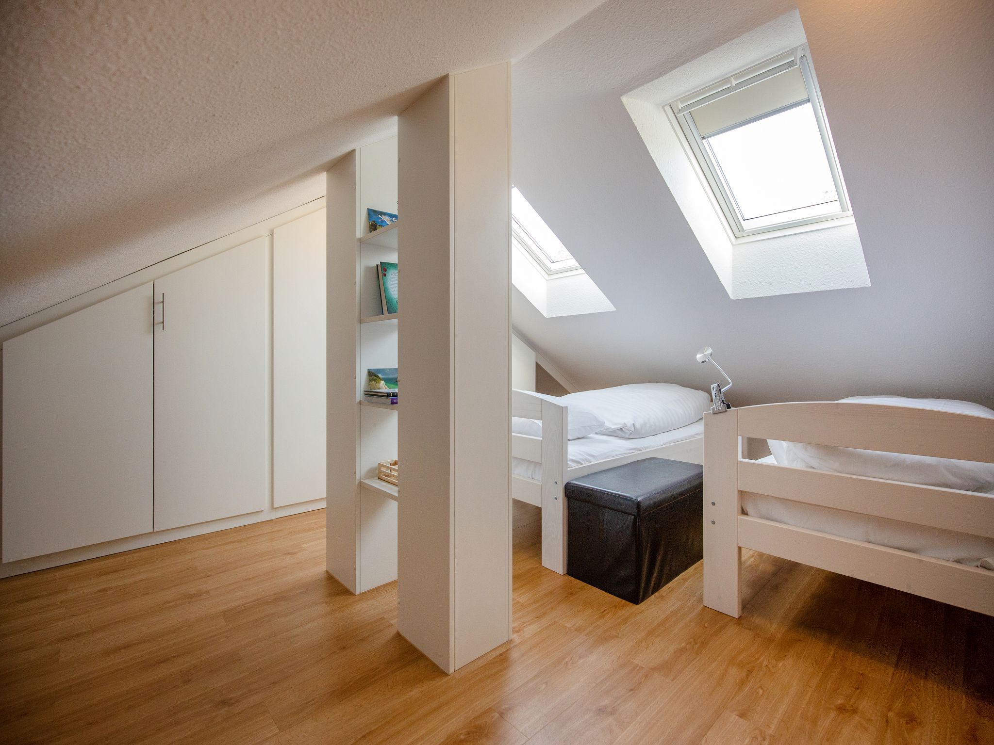 Dünenpark Binz Komfortplus Ferienwohnung mit 1 Schlafzimmer und Balkon im Dachgeschoss (294) Insel Rügen - Schlafzimmer
