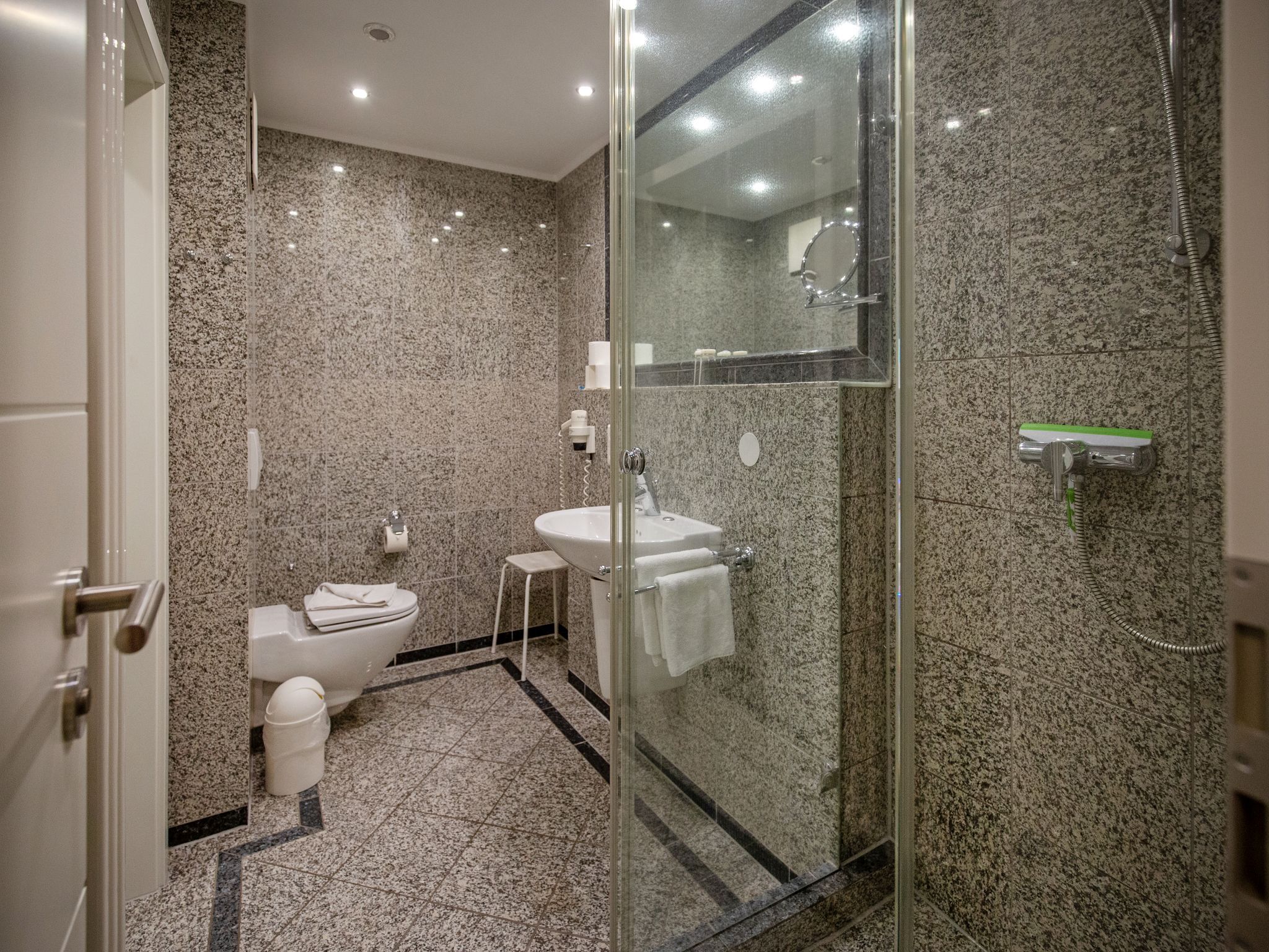 Dünenpark Binz Komfort Ferienwohnung mit 1 Schlafzimmer und Terrasse im Erdgeschoss (288) Insel Rügen - Badezimmer