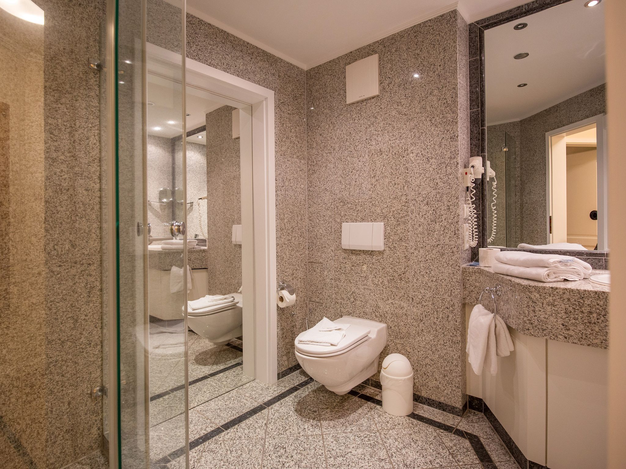 Dünenpark Binz Komfortplus Ferienwohnung mit 1 Schlafzimmer und Terrasse im Erdgeschoss (275) Insel Rügen - Badezimmer