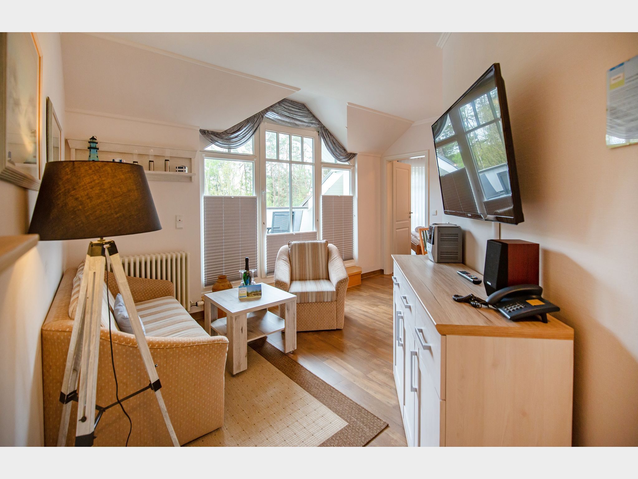 Dünenpark Binz Komfort Ferienwohnung mit 1 Schlafzimmer und Balkon im Dachgeschoss (283) Insel Rügen - Wohnzimmer