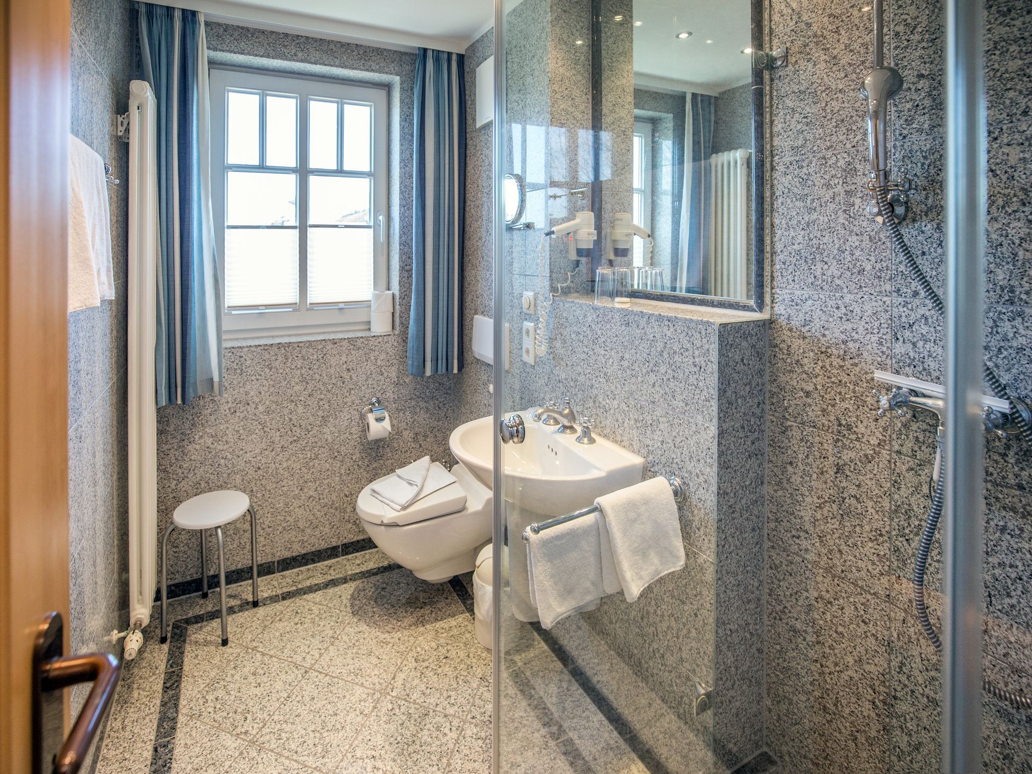 Dünenpark Binz Komfort Ferienwohnung mit 2 Schlafzimmern und Balkon im Dachgeschoss (284) Insel Rügen - Badezimmer