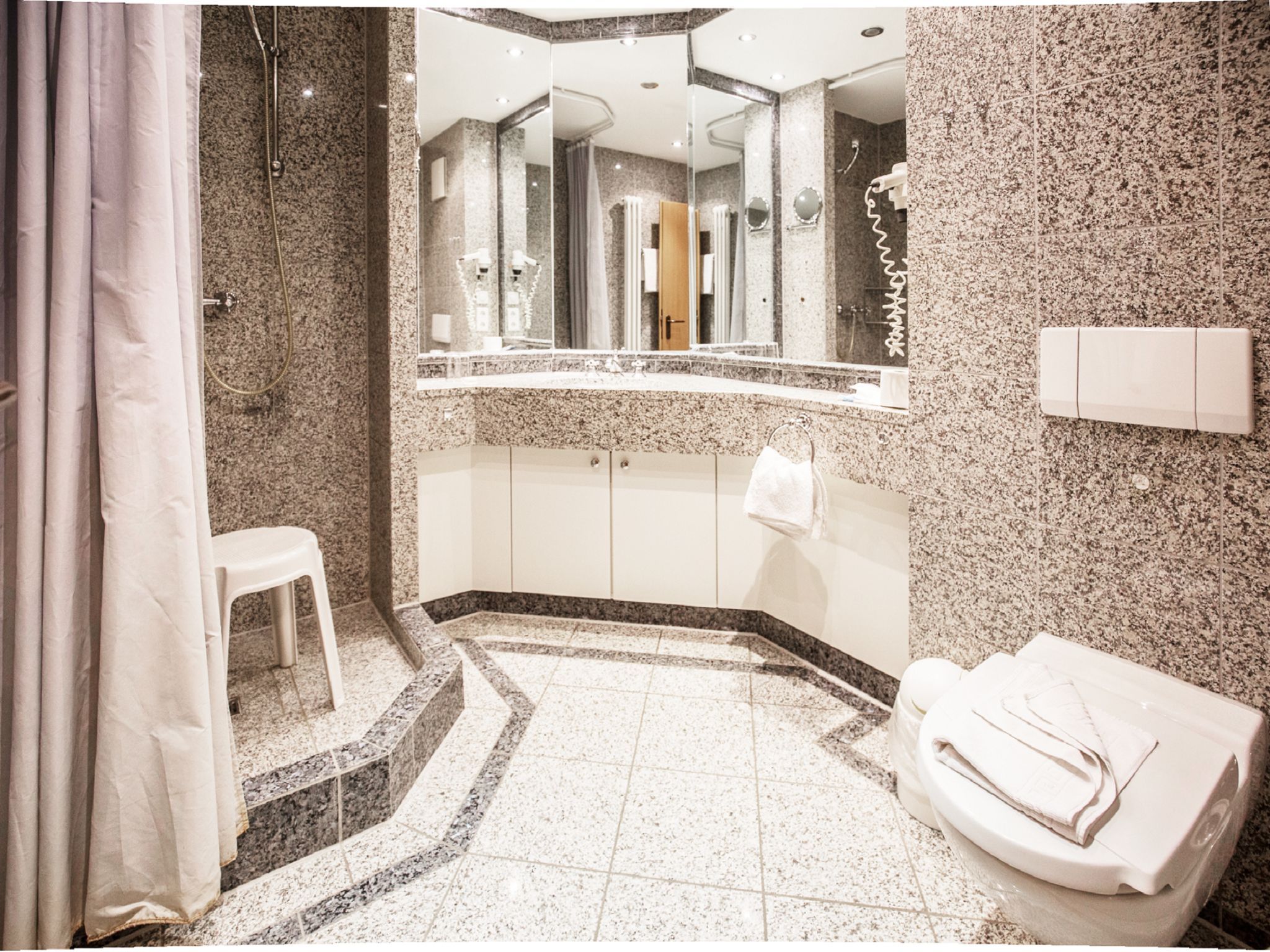 Dünenpark Binz Komfort Ferienwohnung mit 1 Schlafzimmer und Balkon im Dachgeschoss (306) Insel Rügen - Badezimmer