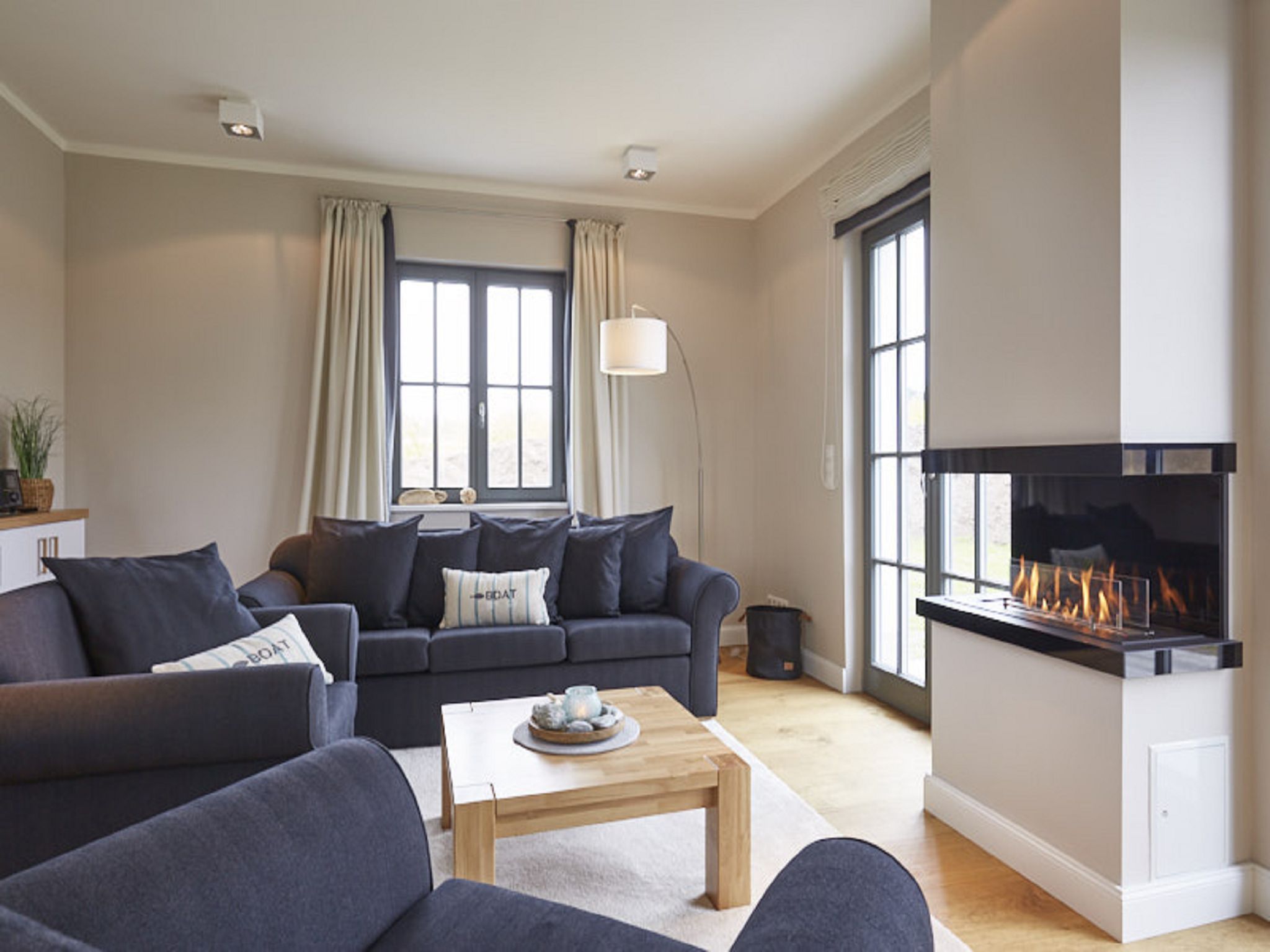 Superior Reetdachvilla mit 2 Schlafzimmern und Kamin (E28) - Wohnzimmer