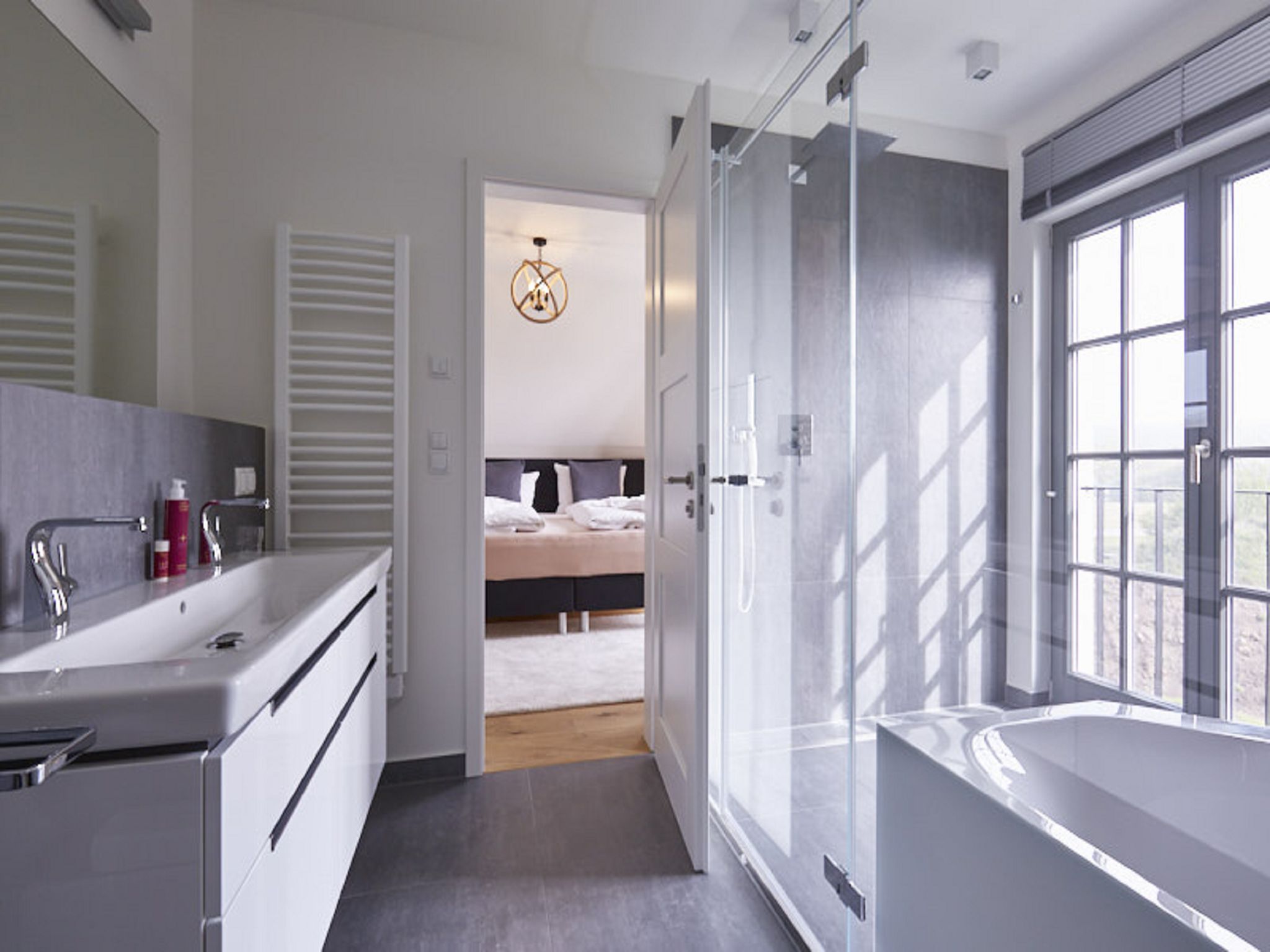 Luxus Reetdachvilla mit 3 Schlafzimmern, Sauna und Kamin (E27) - Badezimmer