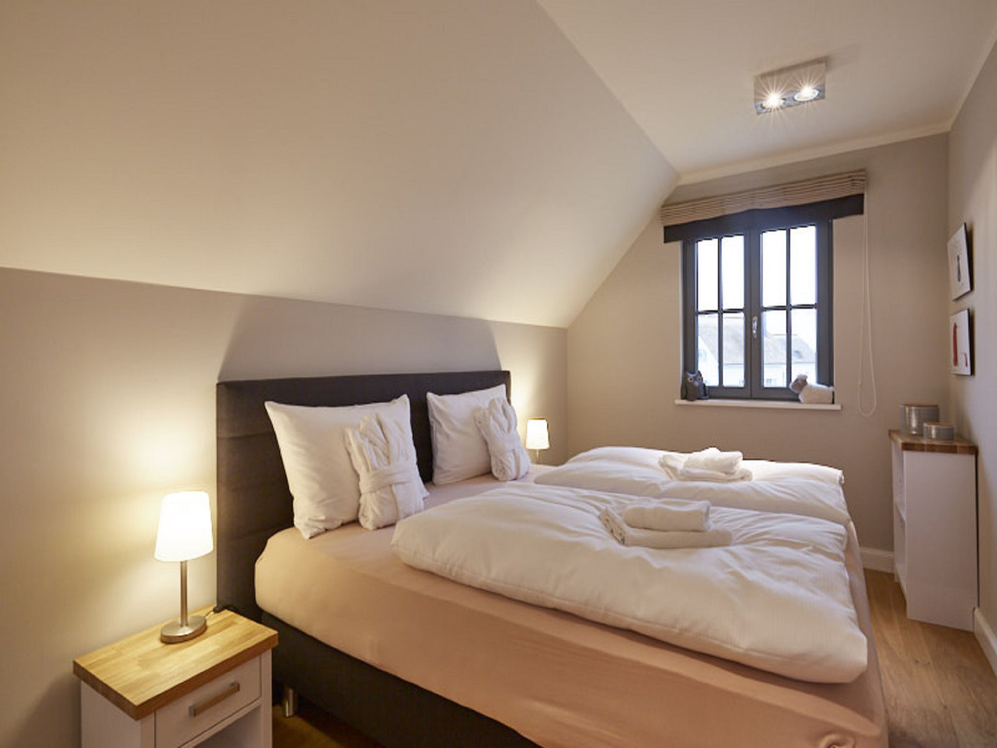 Superior Reetdachvilla mit 2 Schlafzimmern und Kamin (E26) - Schlafzimmer