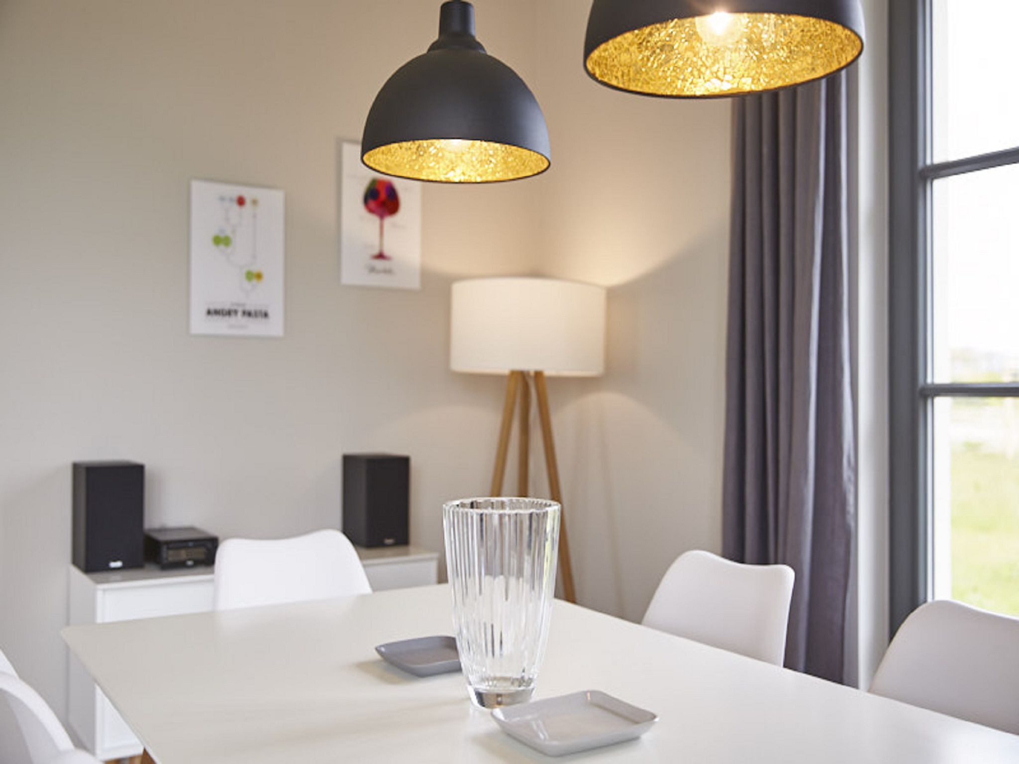 Premium Reetdachvilla mit 3 Schlafzimmern, Sauna und Kamin (E24) - Wohnzimmer