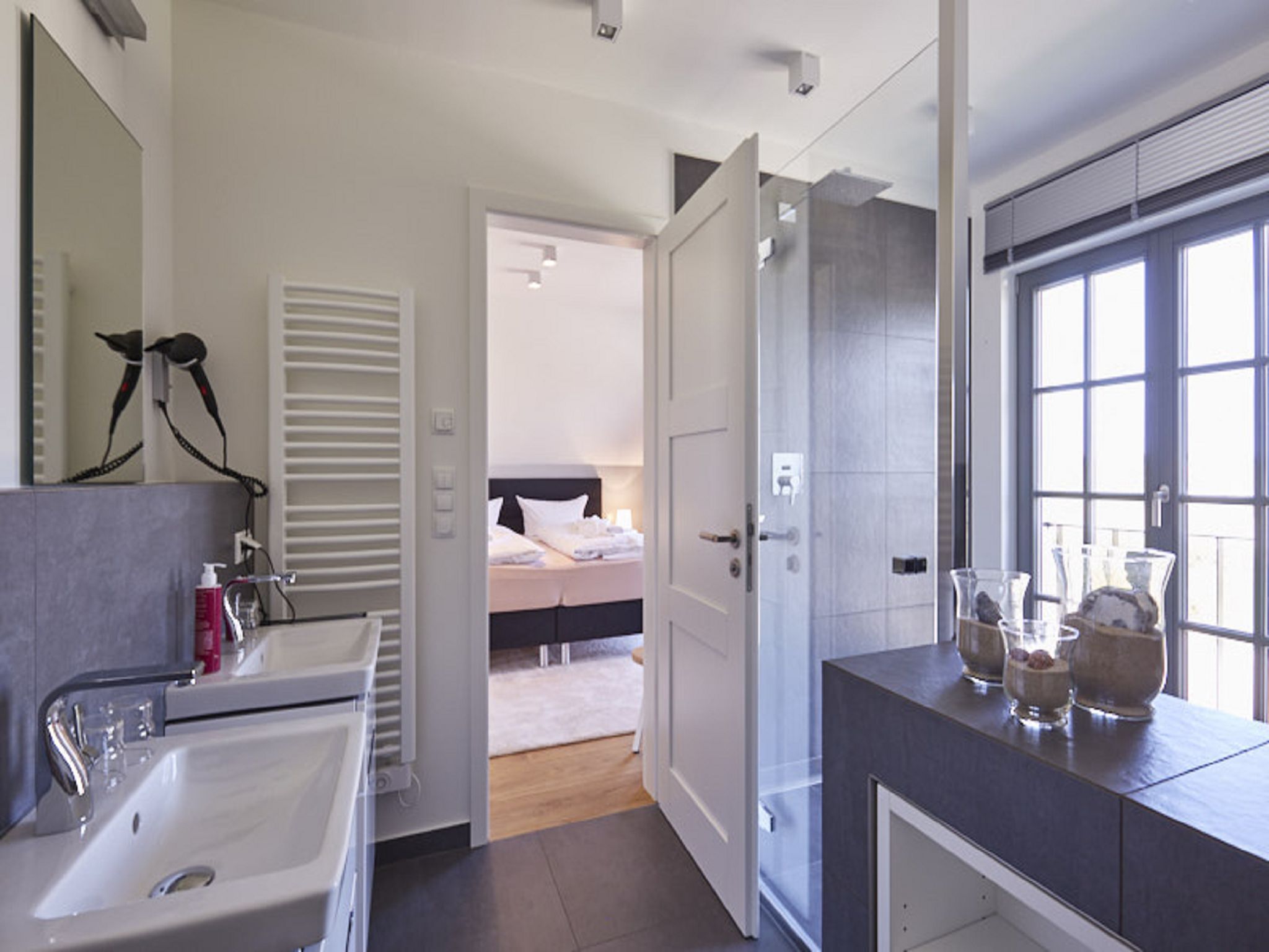 Luxus Reetdachvilla mit 3 Schlafzimmern, Sauna und Kamin (E23) - Badezimmer