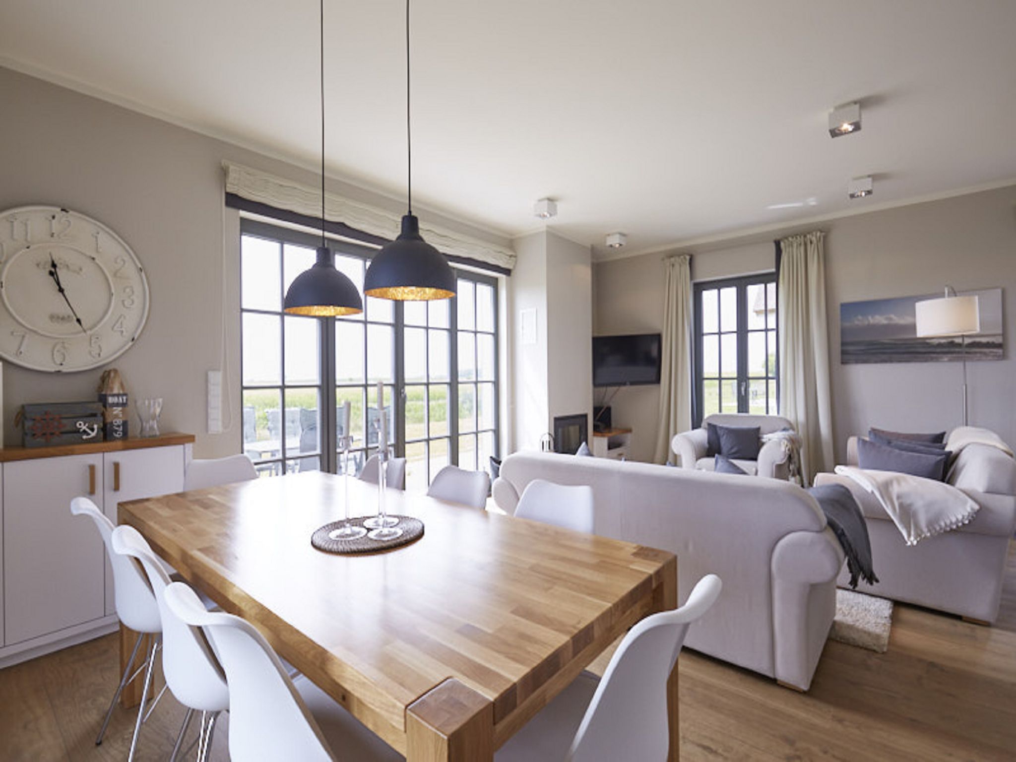 Luxus Reetdachvilla mit 3 Schlafzimmern, Sauna und Kamin (E20) - Wohnzimmer