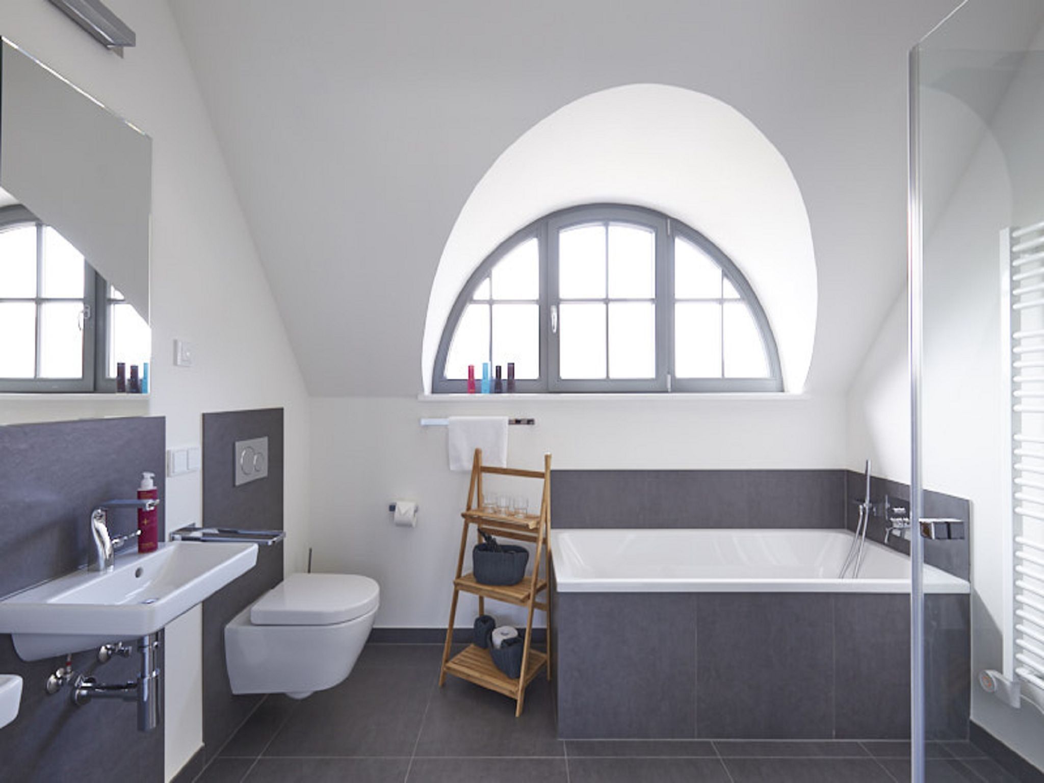 Luxus Reetdachvilla mit 3 Schlafzimmern, Sauna und Kamin (E20) - Badezimmer