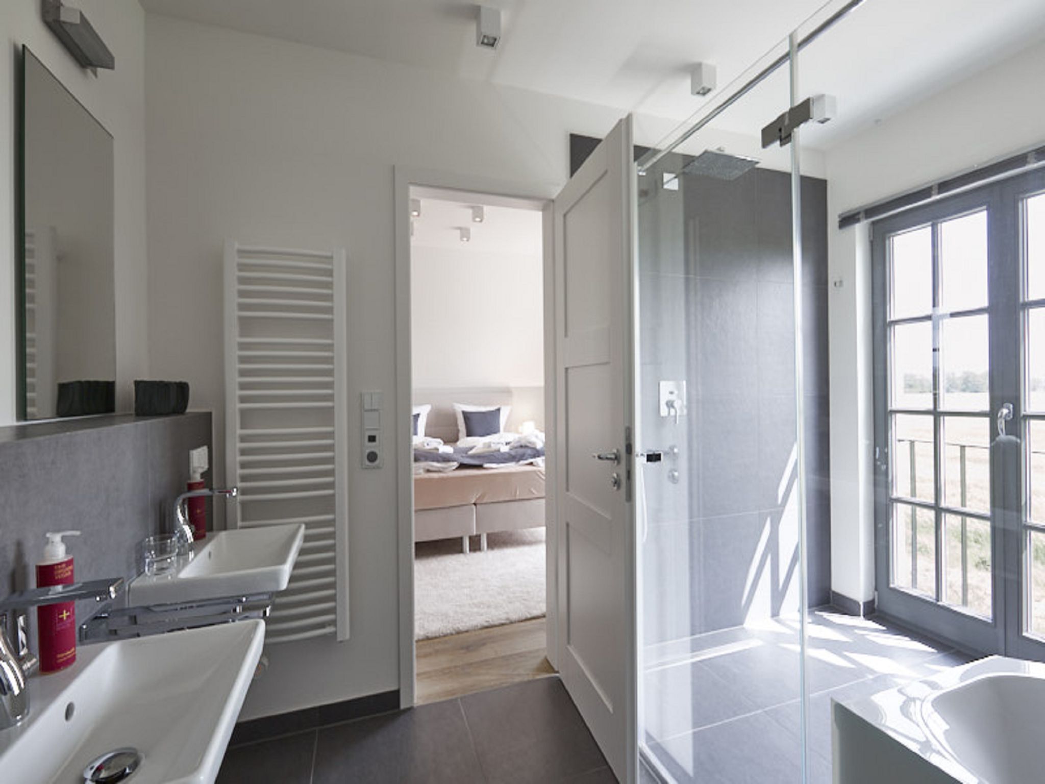 Luxus Reetdachvilla mit 3 Schlafzimmern, Sauna und Kamin (E20) - Badezimmer