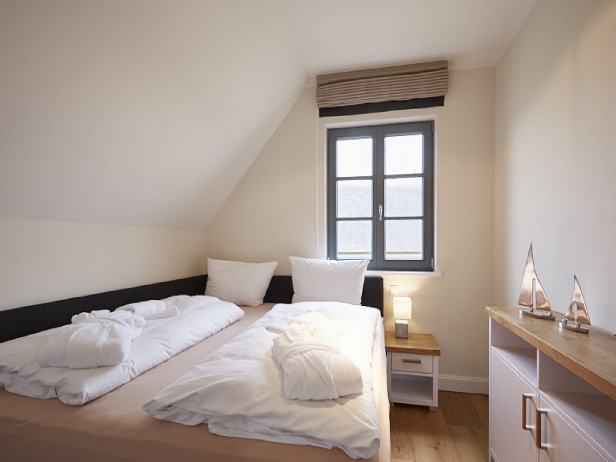 Premium Reetdachvilla mit 3 Schlafzimmern, Sauna und Kamin (E19) - Schlafzimmer