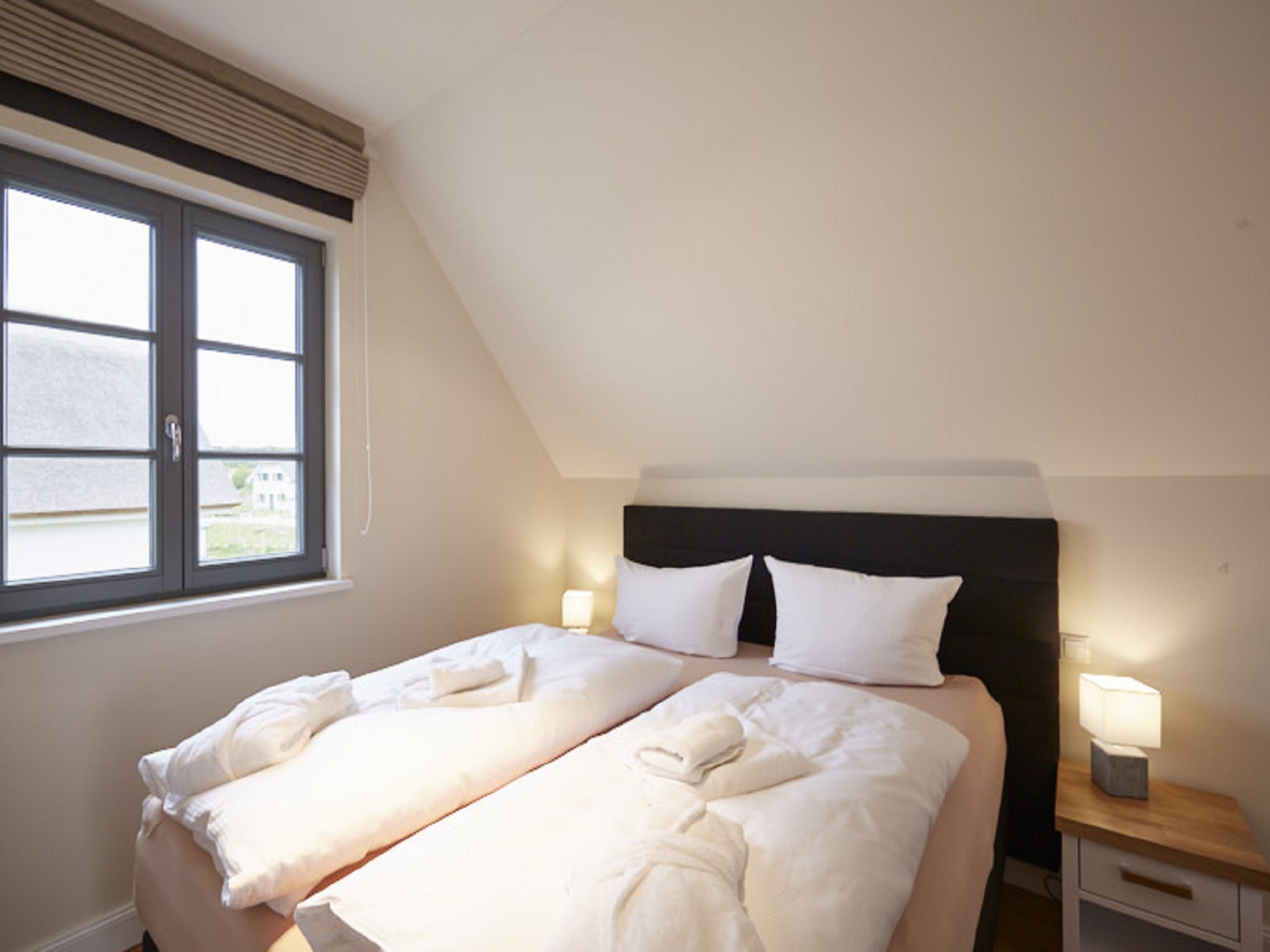 Premium Reetdachvilla mit 3 Schlafzimmern, Sauna und Kamin (E19) - Schlafzimmer