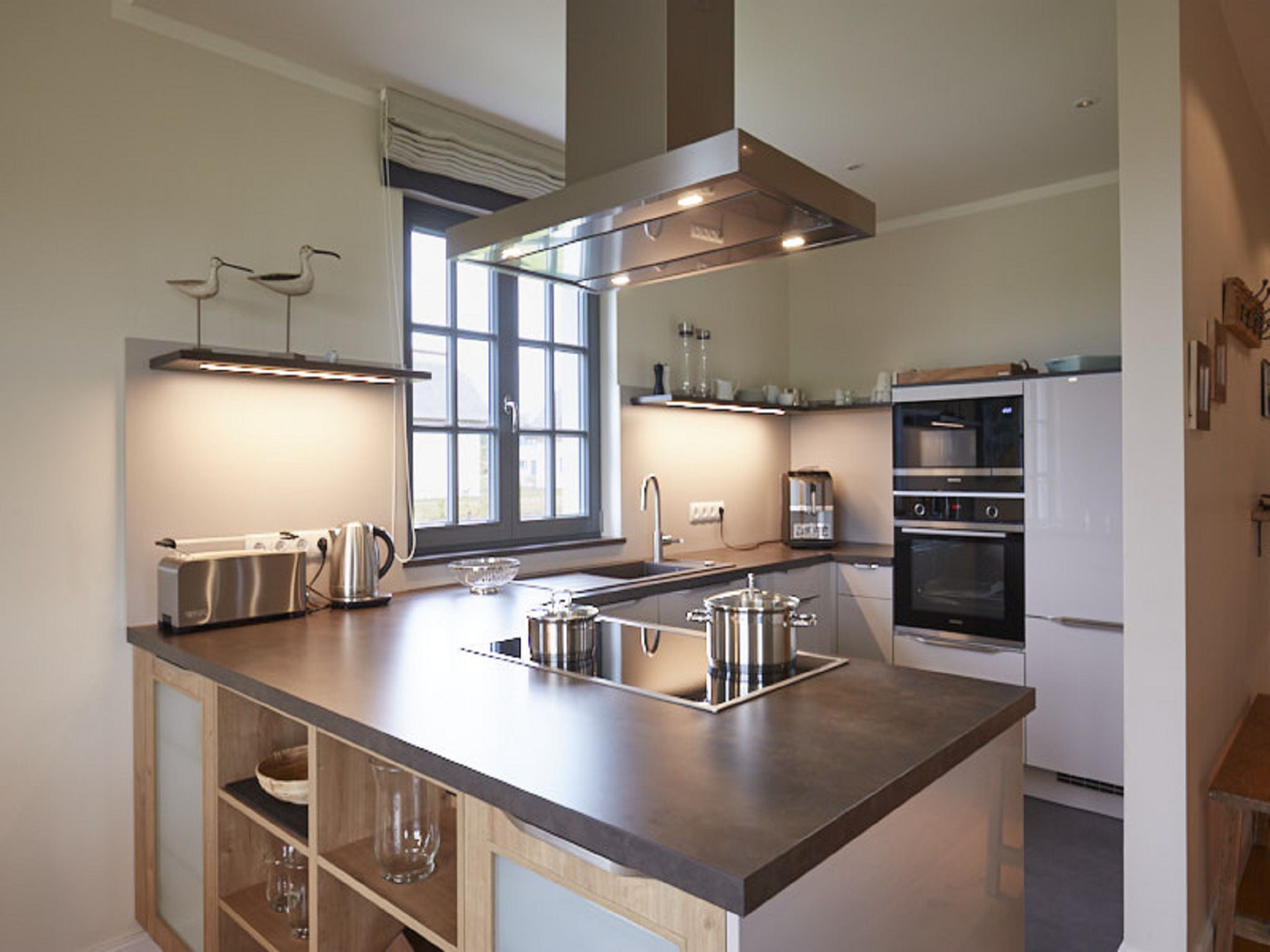 Premium Reetdachvilla mit 3 Schlafzimmern, Sauna und Kamin (E19) - Küche / Küchenzeile