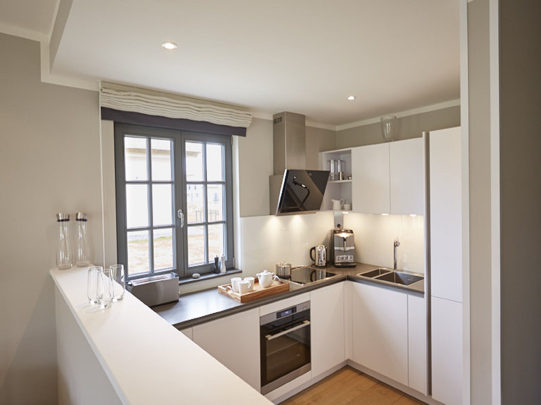 Premium Reetdachvilla mit 3 Schlafzimmern, Sauna und Kamin (E18) - Küche / Küchenzeile