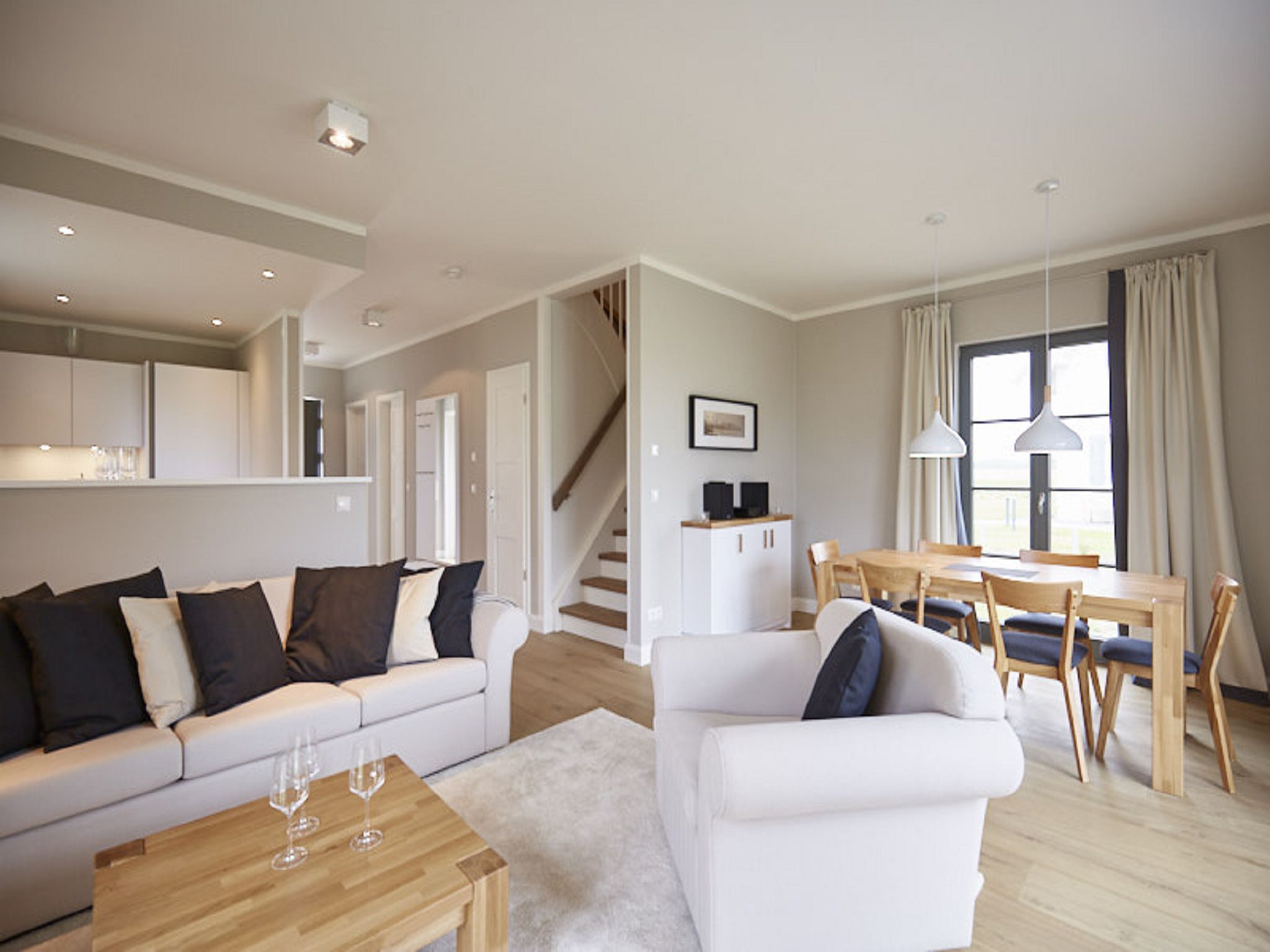 Premium Reetdachvilla mit 3 Schlafzimmern, Sauna und Kamin (E18) - Wohnzimmer