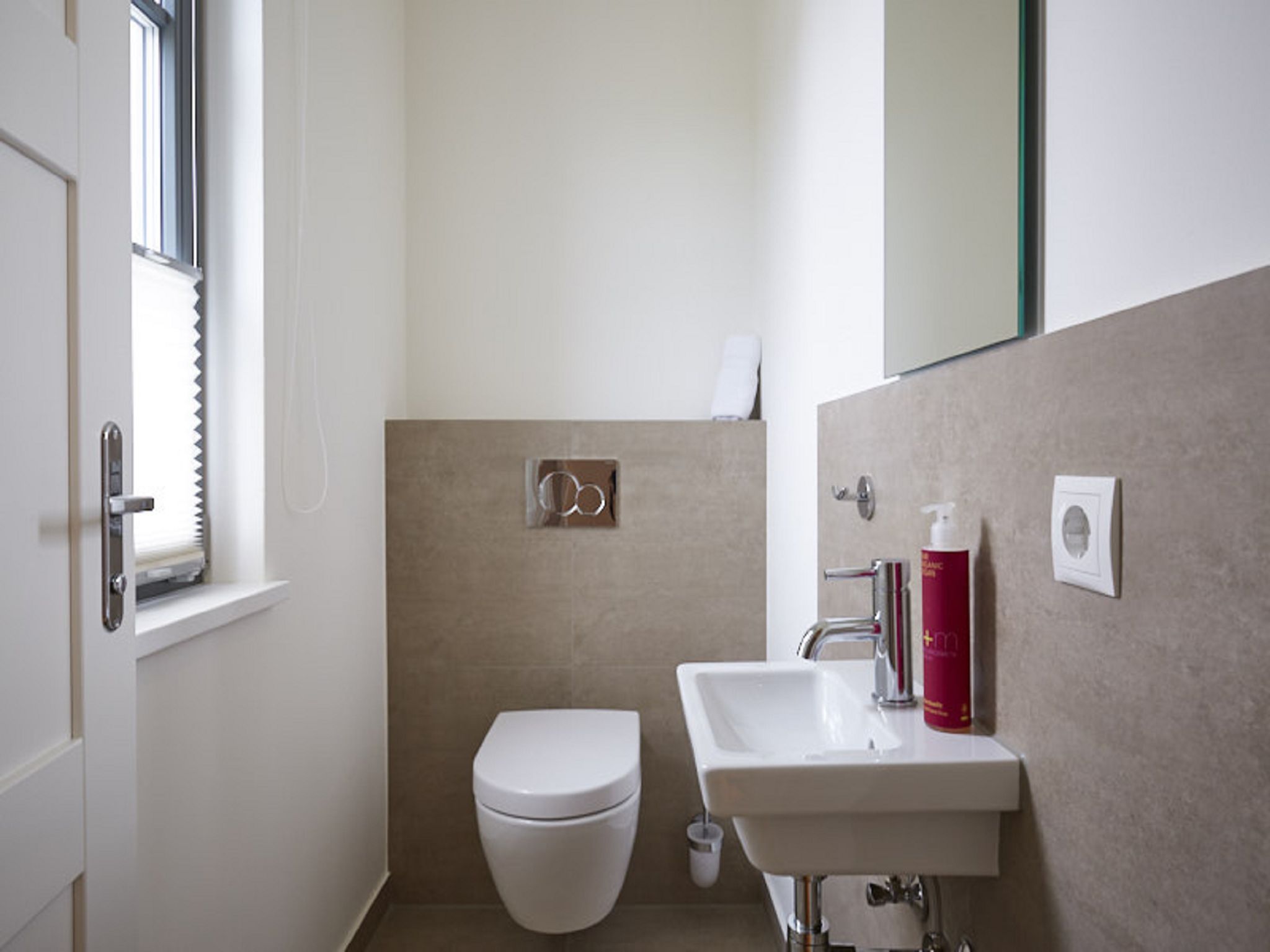 Premium Reetdachvilla mit 3 Schlafzimmern, Sauna und Kamin (E18) - Gäste-WC