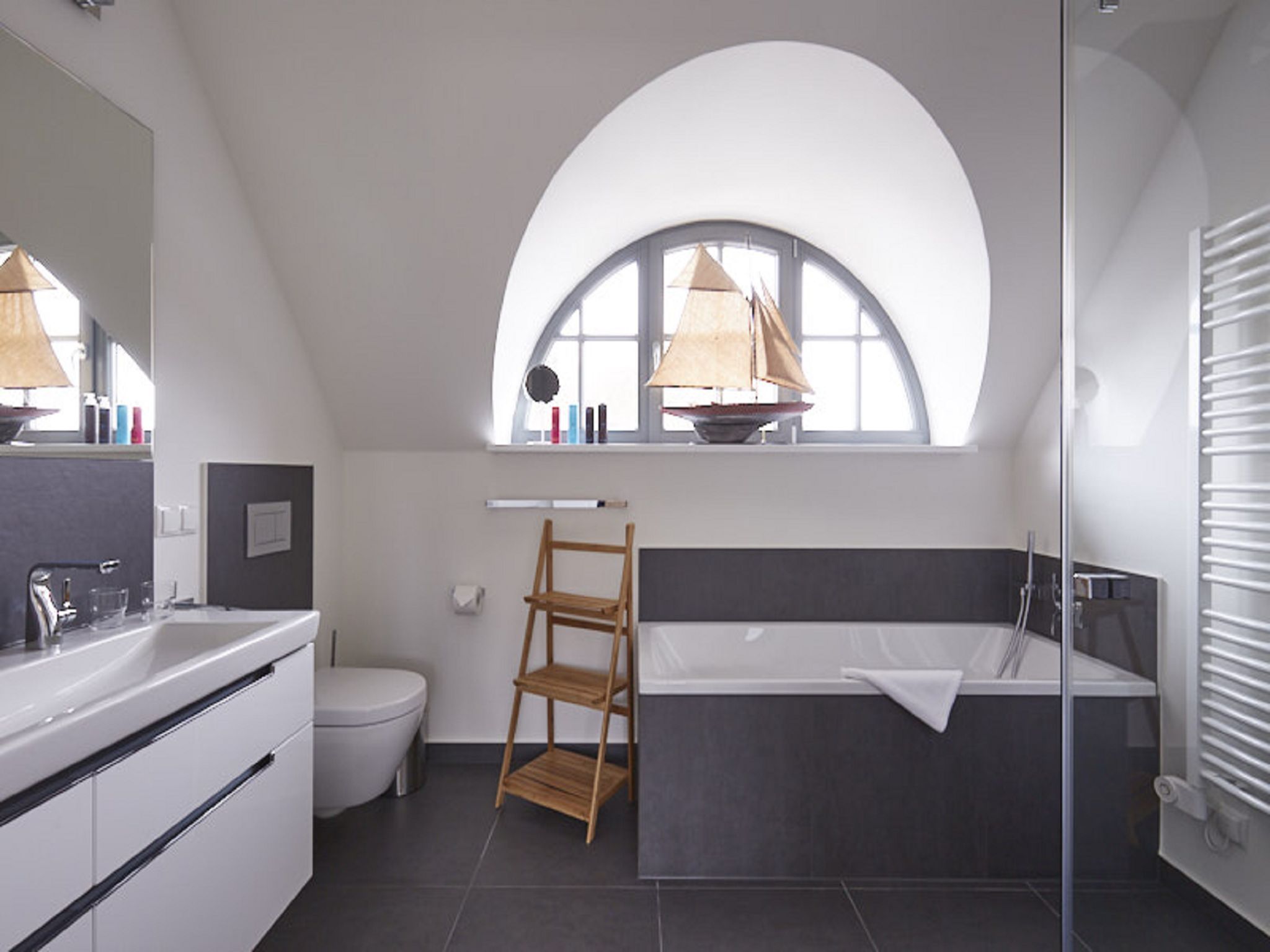 Luxus Reetdachvilla mit 3 Schlafzimmern, Sauna und Kamin (E17) - Badezimmer