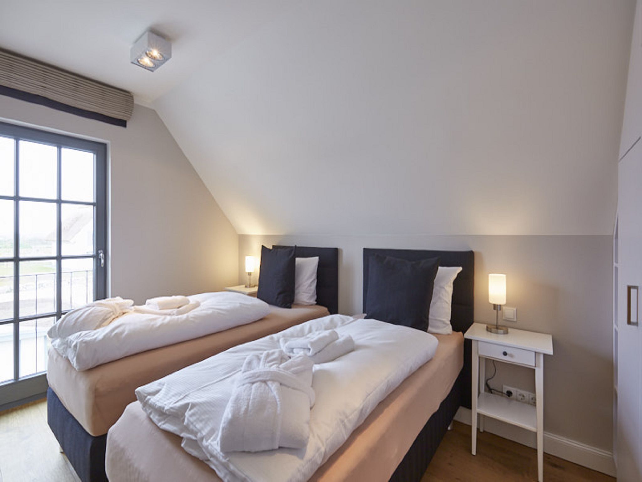 Luxus Reetdachvilla mit 3 Schlafzimmern, Sauna und Kamin (E17) - Schlafzimmer