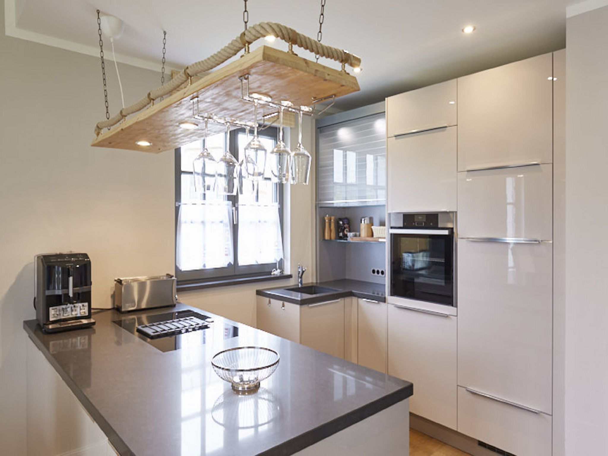 Premium Reetdachvilla mit 3 Schlafzimmern, Sauna und Kamin (E15) - Küche / Küchenzeile