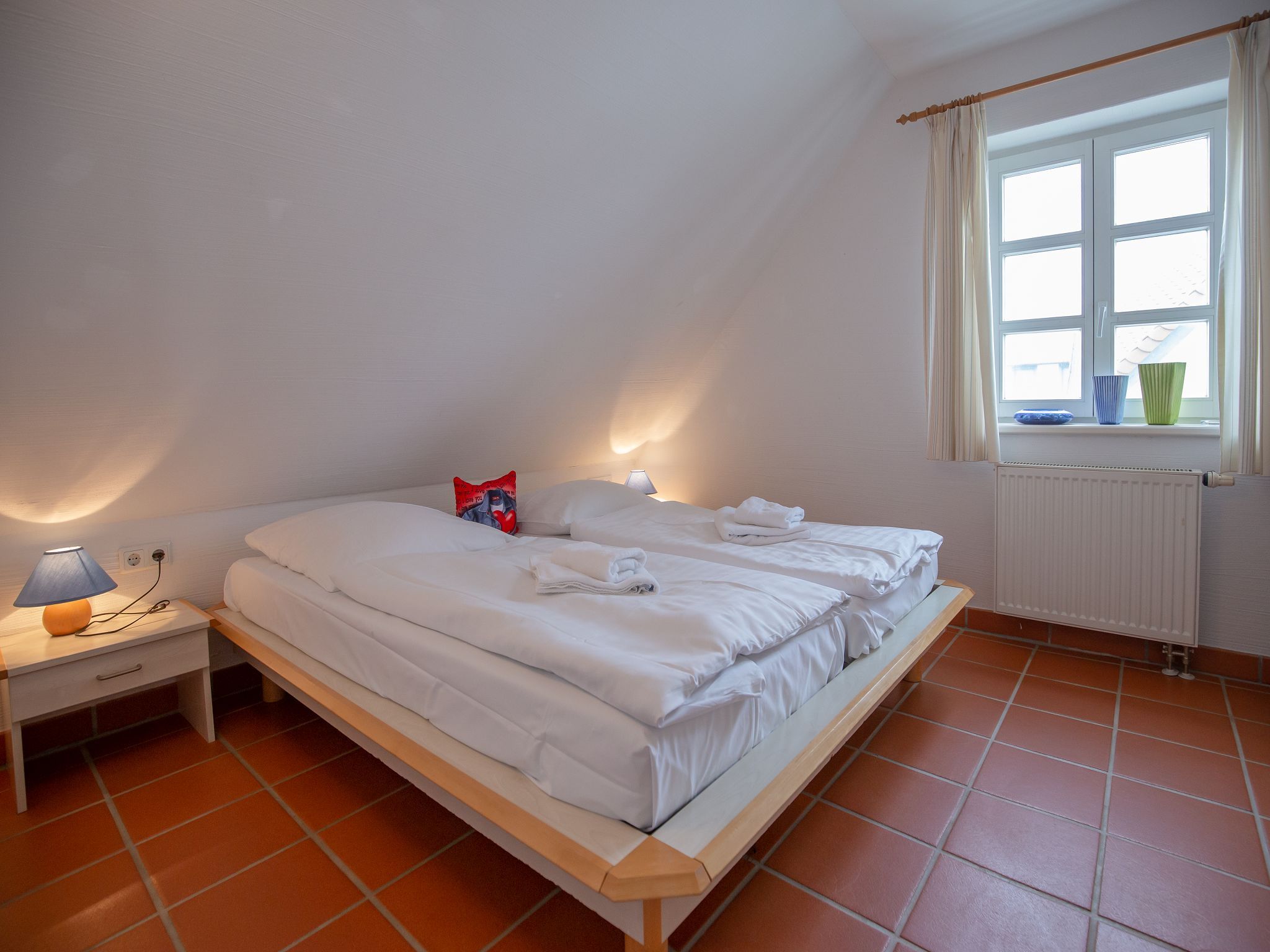 Feriendorf Rugana Komfort Ferienwohnung mit 1 Schlafzimmer (D49) Insel Rügen - Schlafzimmer