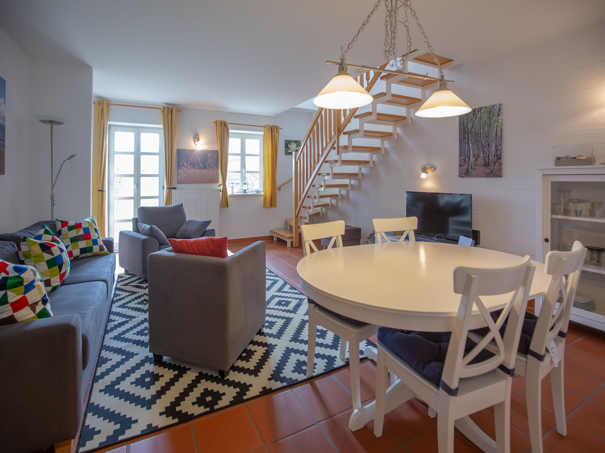 Feriendorf Rugana Komfort Ferienwohnung mit 2 Schlafzimmern und Terrasse (D02) Insel Rügen - Wohnzimmer