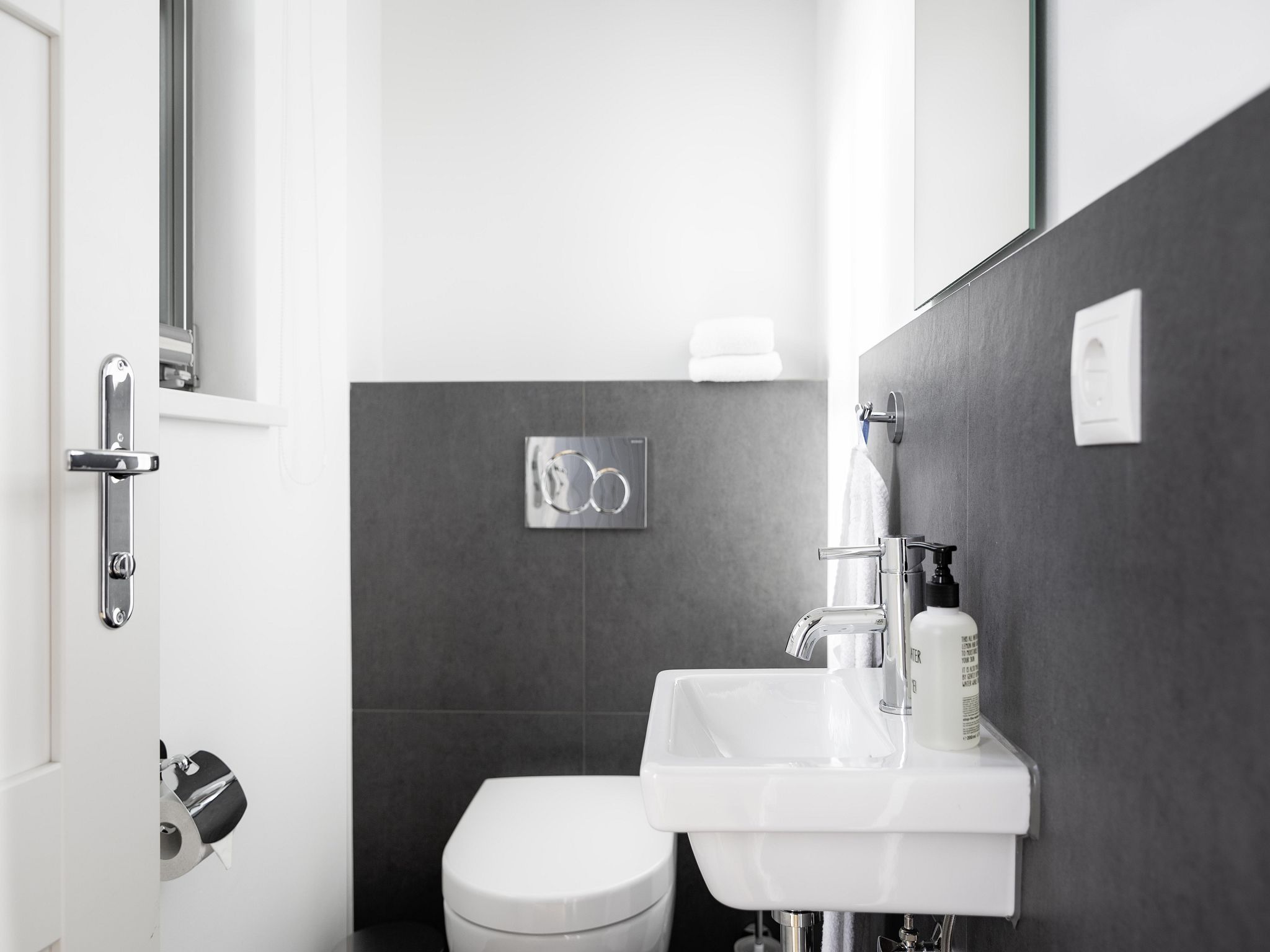 Superior Reetdachvilla mit 2 Schlafzimmern (E14) - Gäste-WC