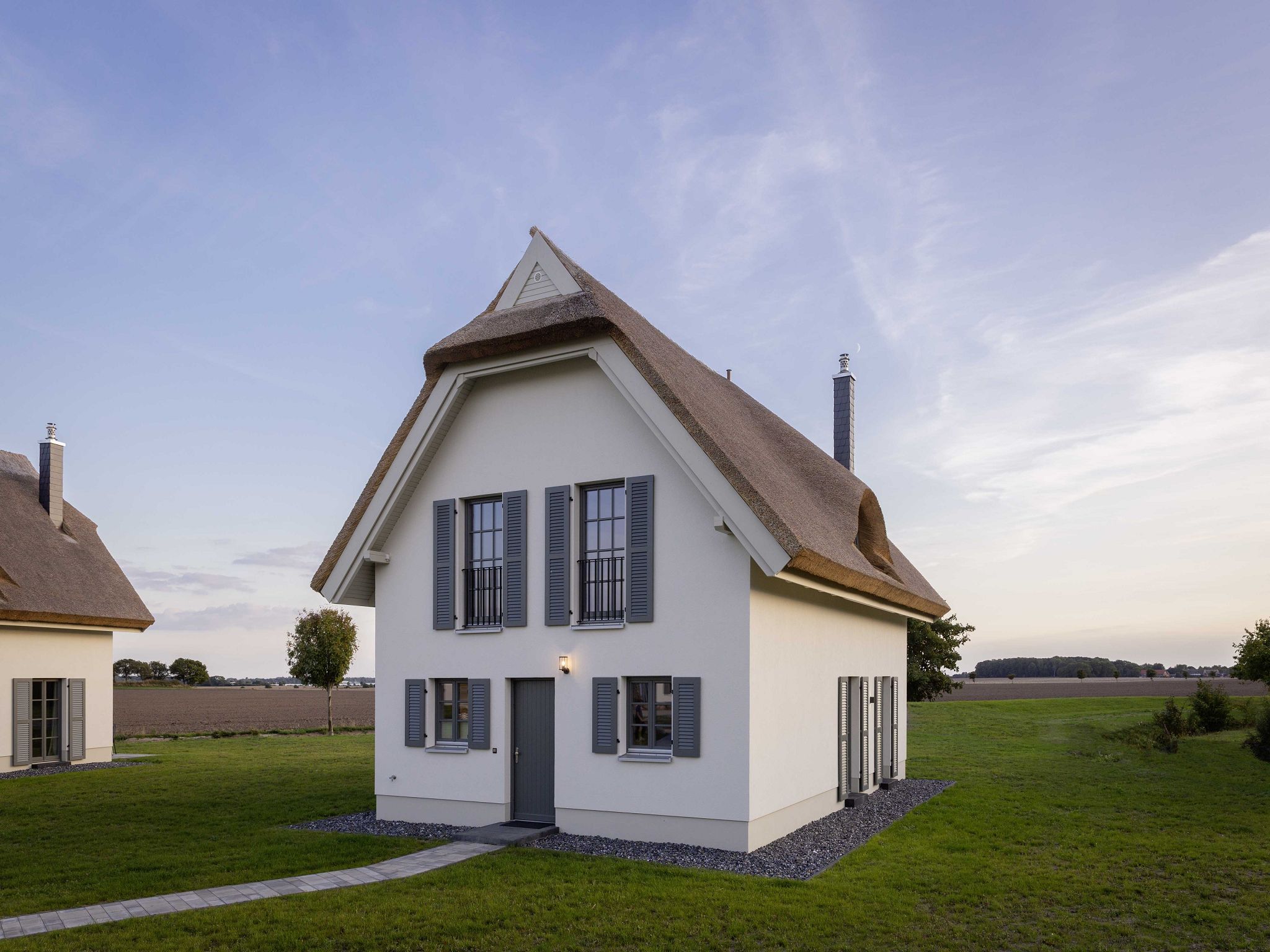 Luxus Reetdachvilla mit 3 Schlafzimmern, Sauna und Kamin (E07) - Hauptansicht