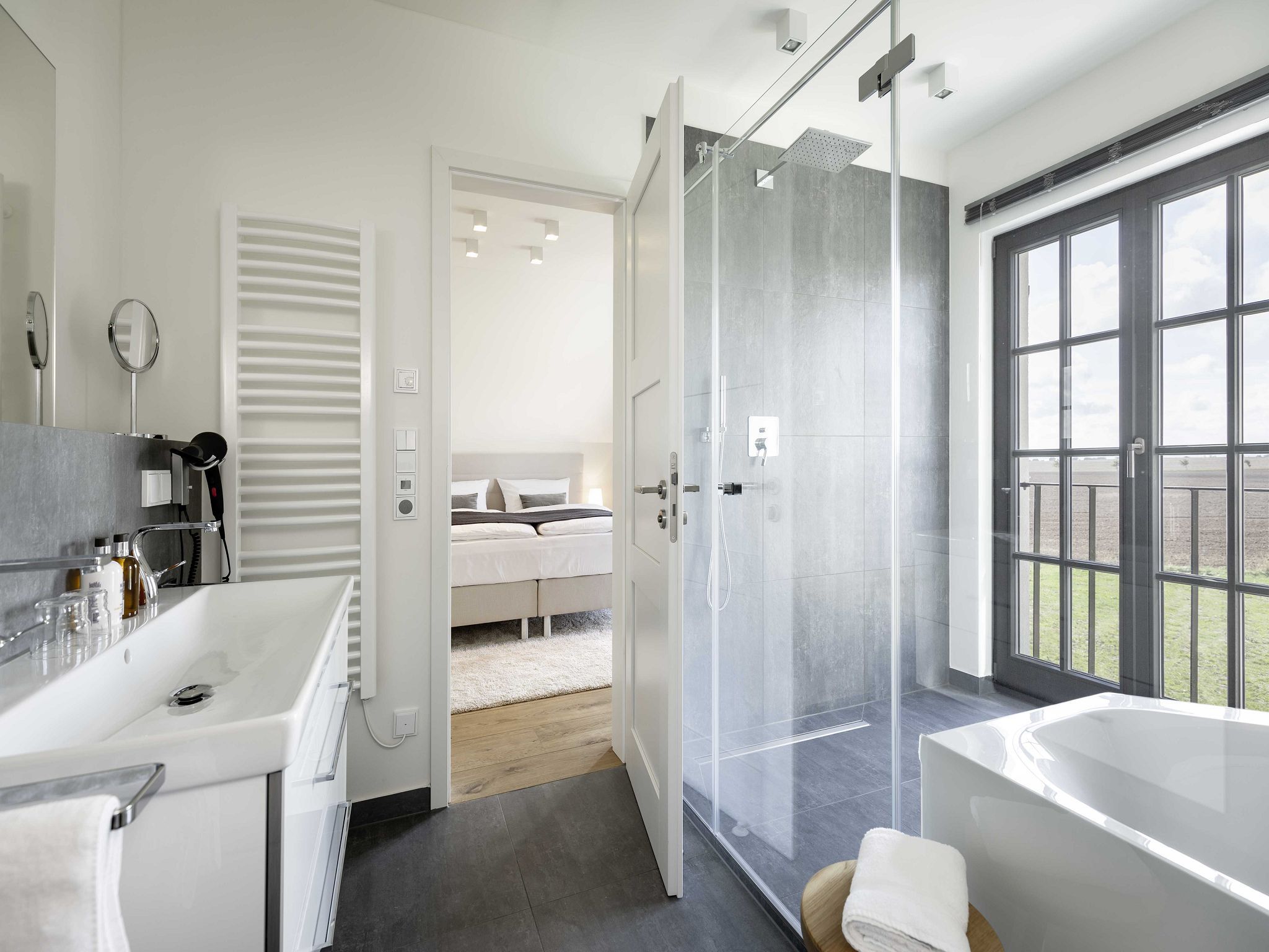 Luxus Reetdachvilla mit 3 Schlafzimmern, Sauna und Kamin (E07) - Badezimmer