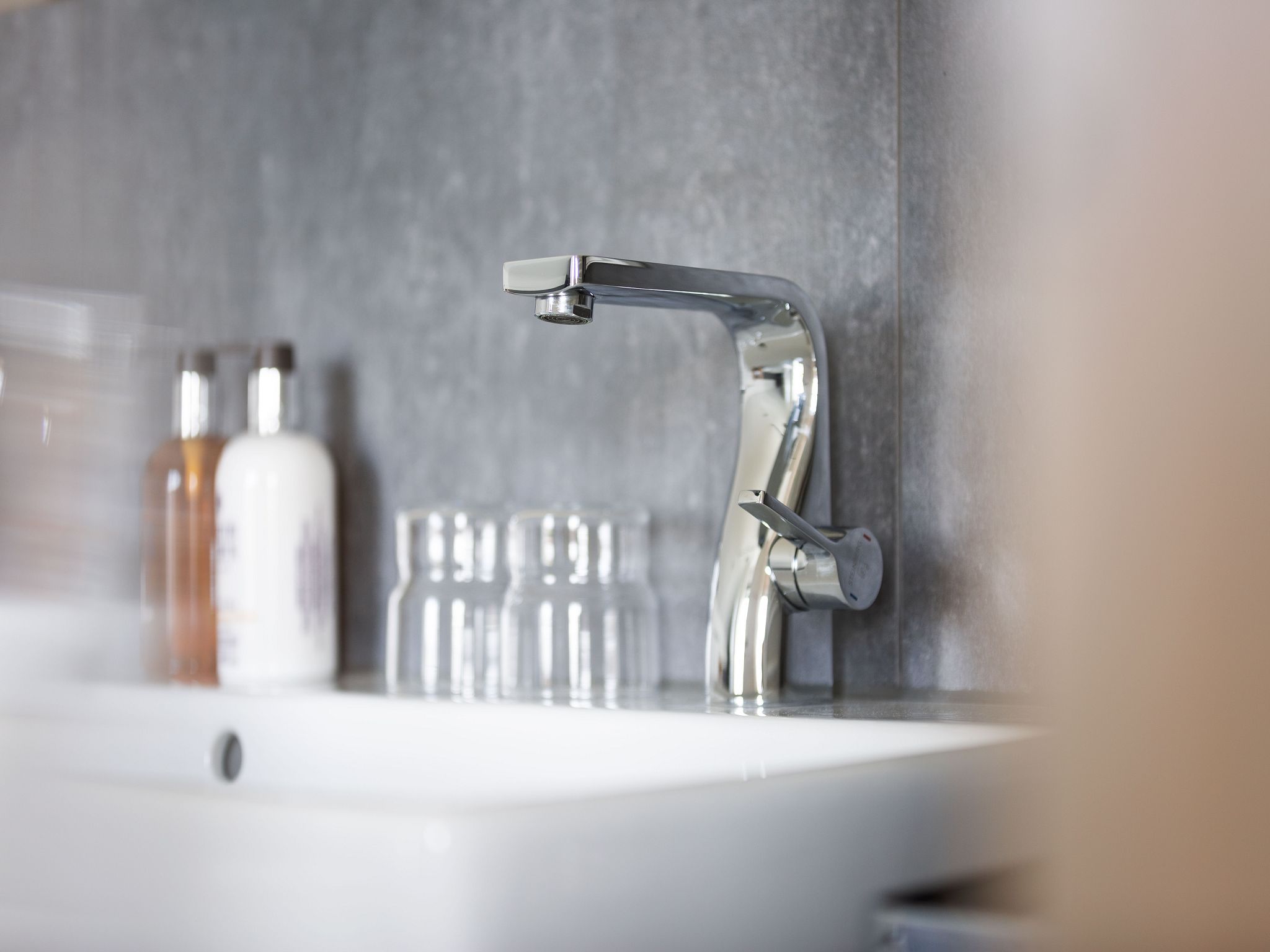 Luxus Reetdachvilla mit 3 Schlafzimmern, Sauna und Kamin (E07) - Badezimmer