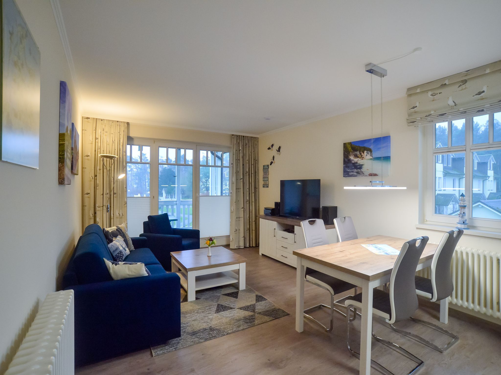 Dünenpark Binz Komfortplus Ferienwohnung mit 1 Schlafzimmer und Balkon im Obergeschoss (214) Insel Rügen - Wohnzimmer