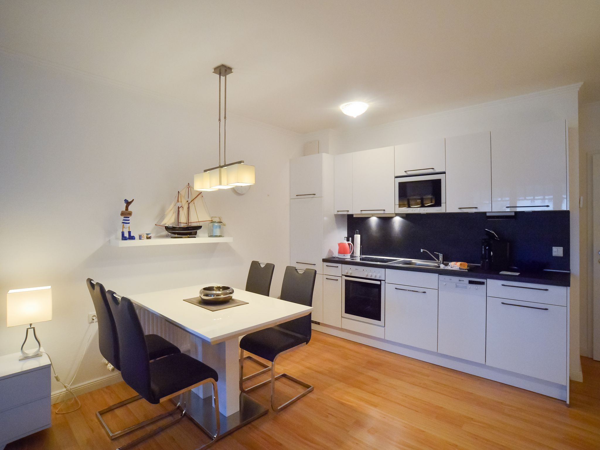 Dünenpark Binz Komfortplus Ferienwohnung mit 1 Schlafzimmer und Balkon im Obergeschoss (121) Insel Rügen - Küche / Küchenzeile