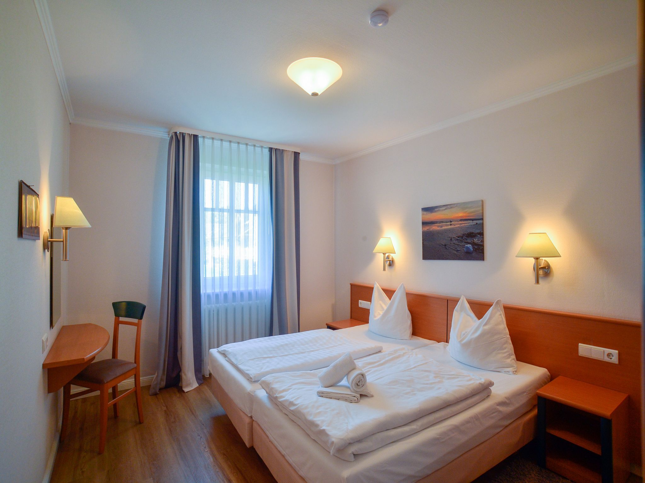 Dünenpark Binz Komfort Ferienwohnung mit 1 Schlafzimmer und Balkon im Obergeschoss (108) Insel Rügen - Schlafzimmer