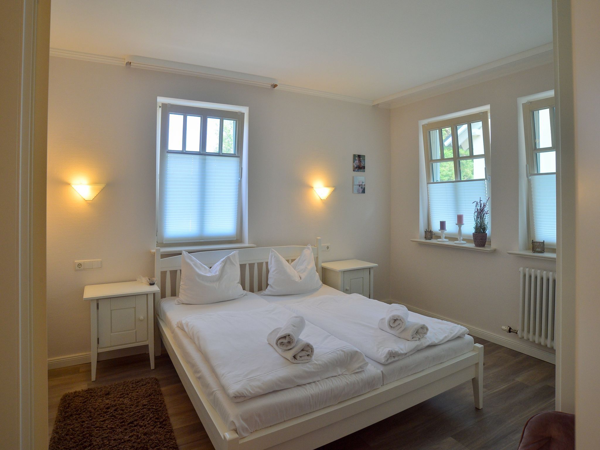 Dünenpark Binz Komfortplus Ferienwohnung mit 2 Schlafzimmern und Balkon im Obergeschoss (005) Insel Rügen - Schlafzimmer