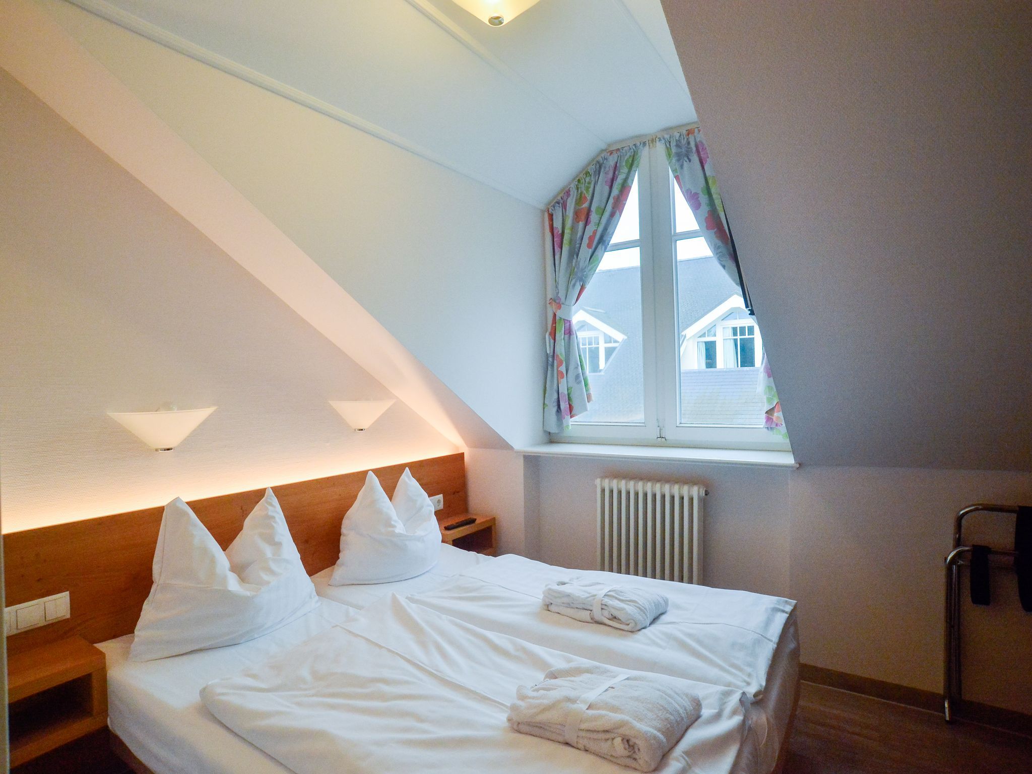 Dünenpark Binz Komfortplus Ferienwohnung mit 1 Schlafzimmer und Balkon im Dachgeschoss (147) Insel Rügen - Schlafzimmer