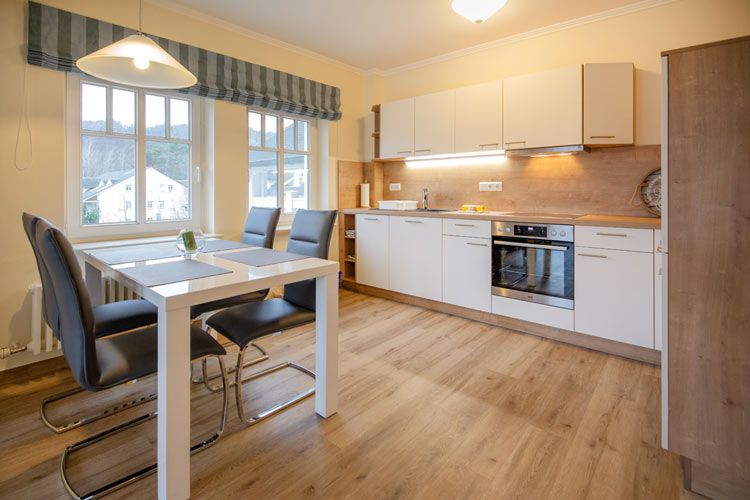 Dünenpark Binz Komfortplus Ferienwohnung mit 1 Schlafzimmer und Balkon im Dachgeschoss (148) Insel Rügen - Küche / Küchenzeile