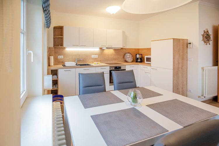 Dünenpark Binz Komfortplus Ferienwohnung mit 1 Schlafzimmer und Balkon im Dachgeschoss (148) Insel Rügen - Schlafzimmer