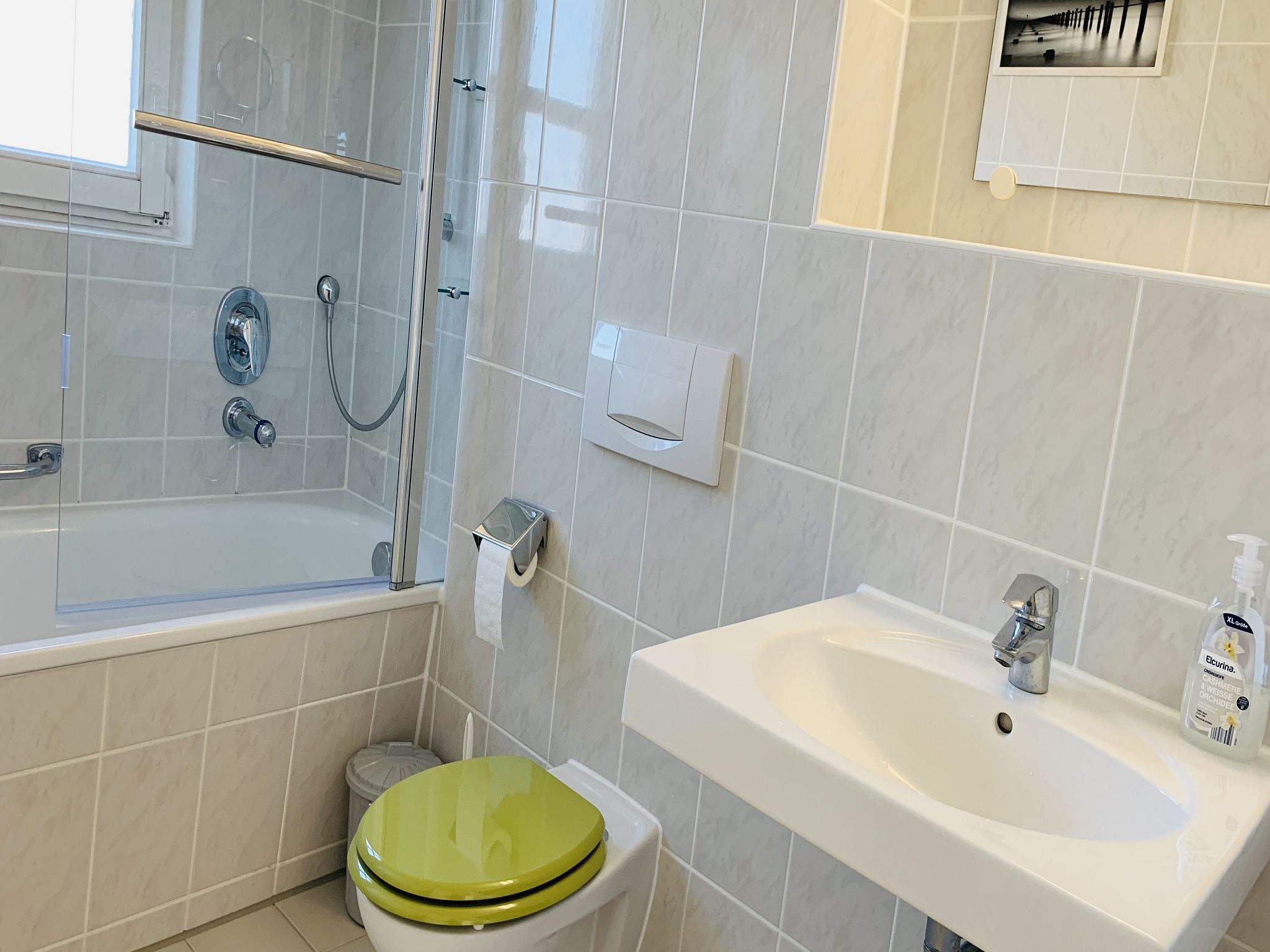 Feriendorf Rugana Komfort Ferienwohnung mit 2 Schlafzimmern und Terrasse (D22) Insel Rügen - Badezimmer