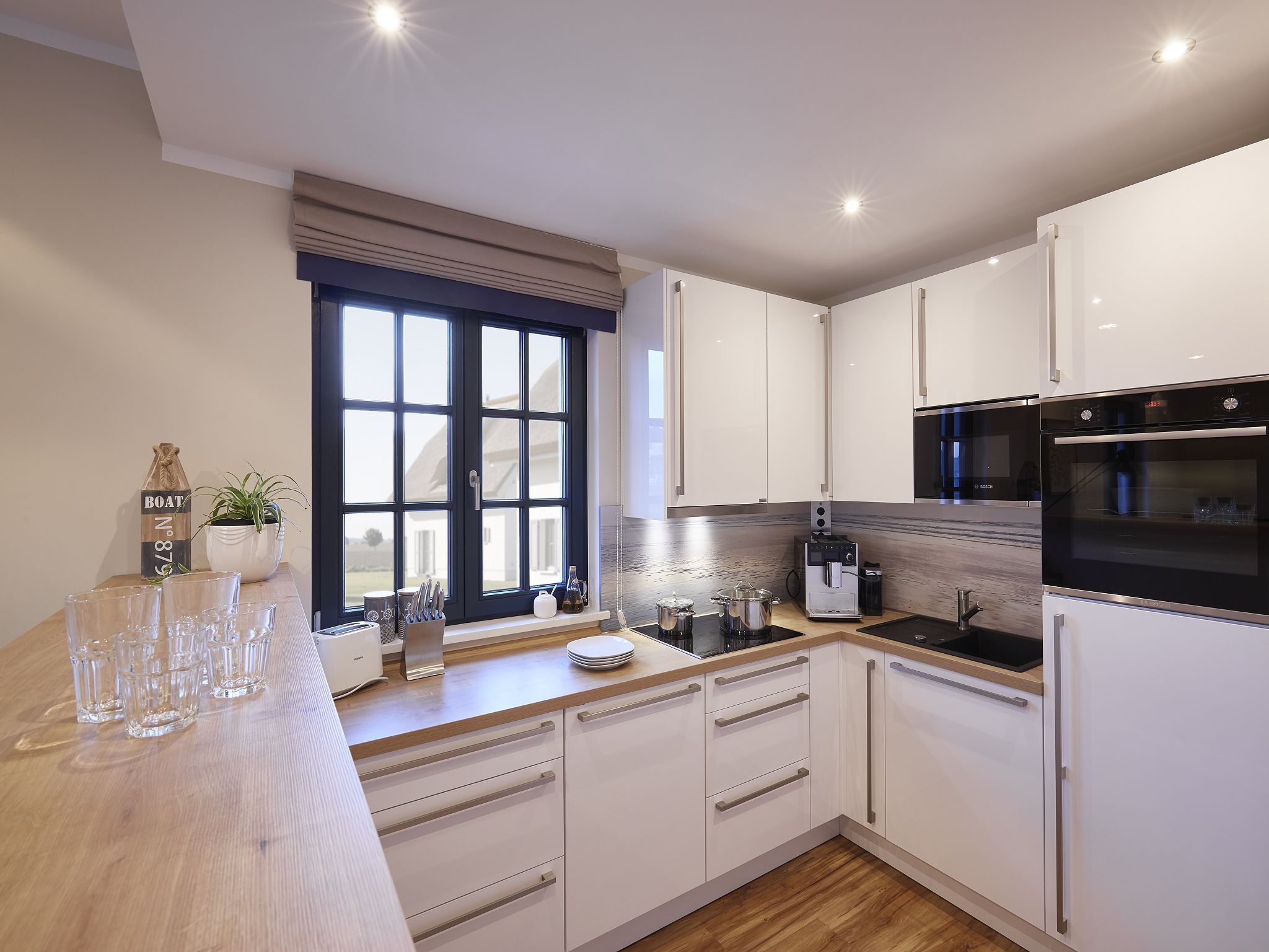 Premium Reetdachvilla mit 3 Schlafzimmern, Sauna, Kamin und Massagesessel (F05) - Küche / Küchenzeile