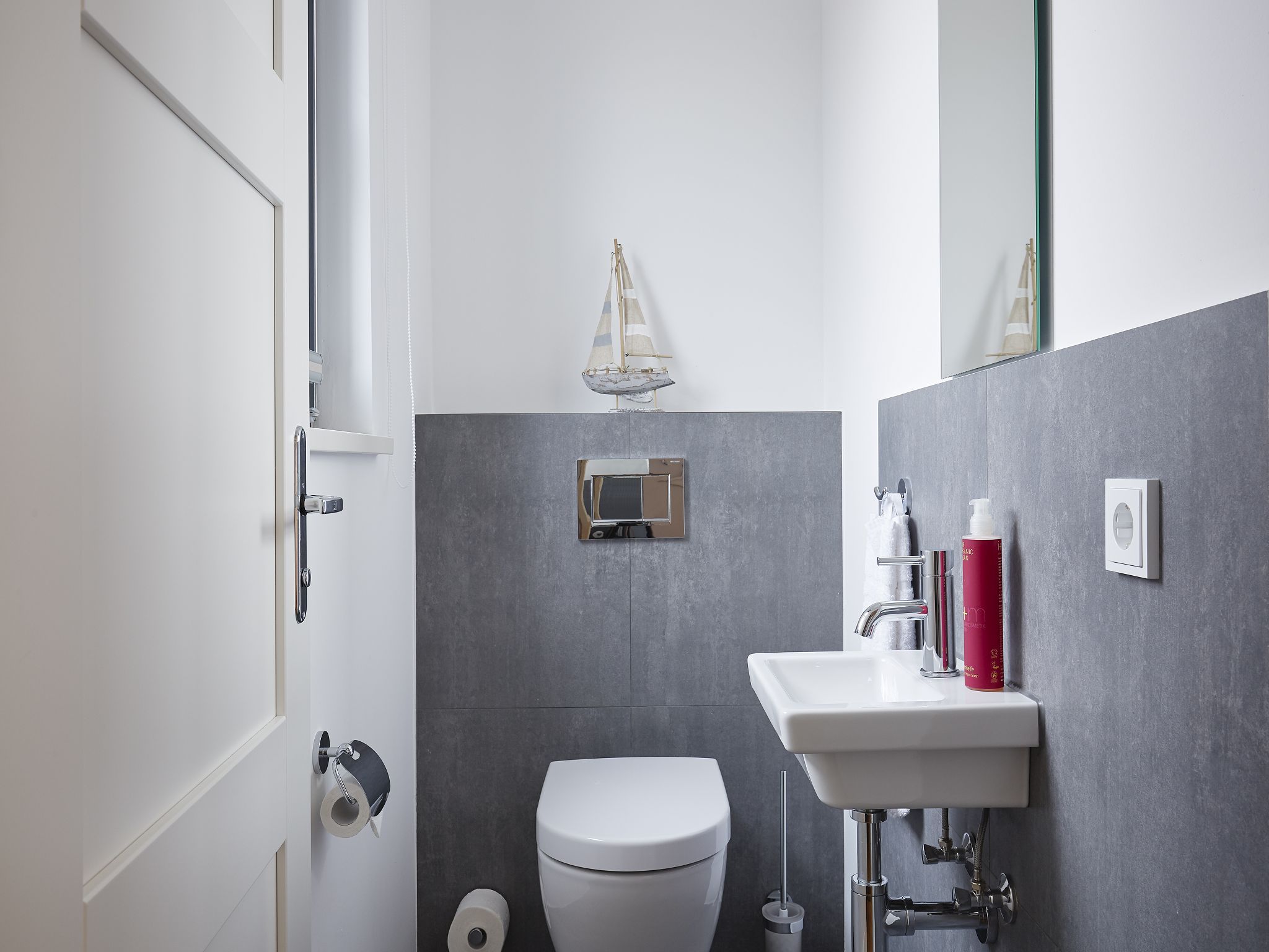 Superior Reetdachvilla mit 2 Schlafzimmern und Kamin (F06) - Gäste-WC