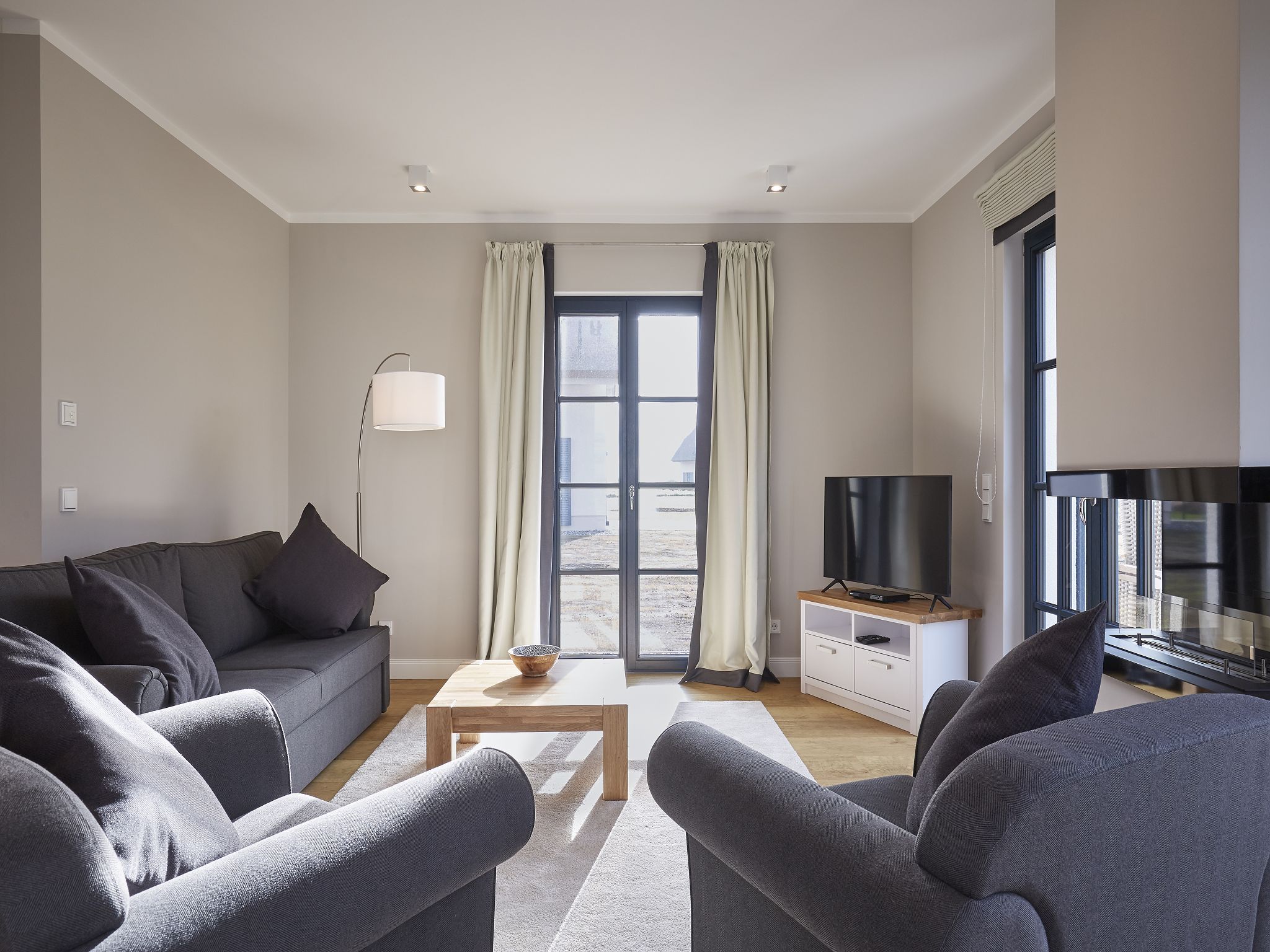 Superior Reetdachvilla mit 2 Schlafzimmern und Kamin (F06) - Wohnzimmer