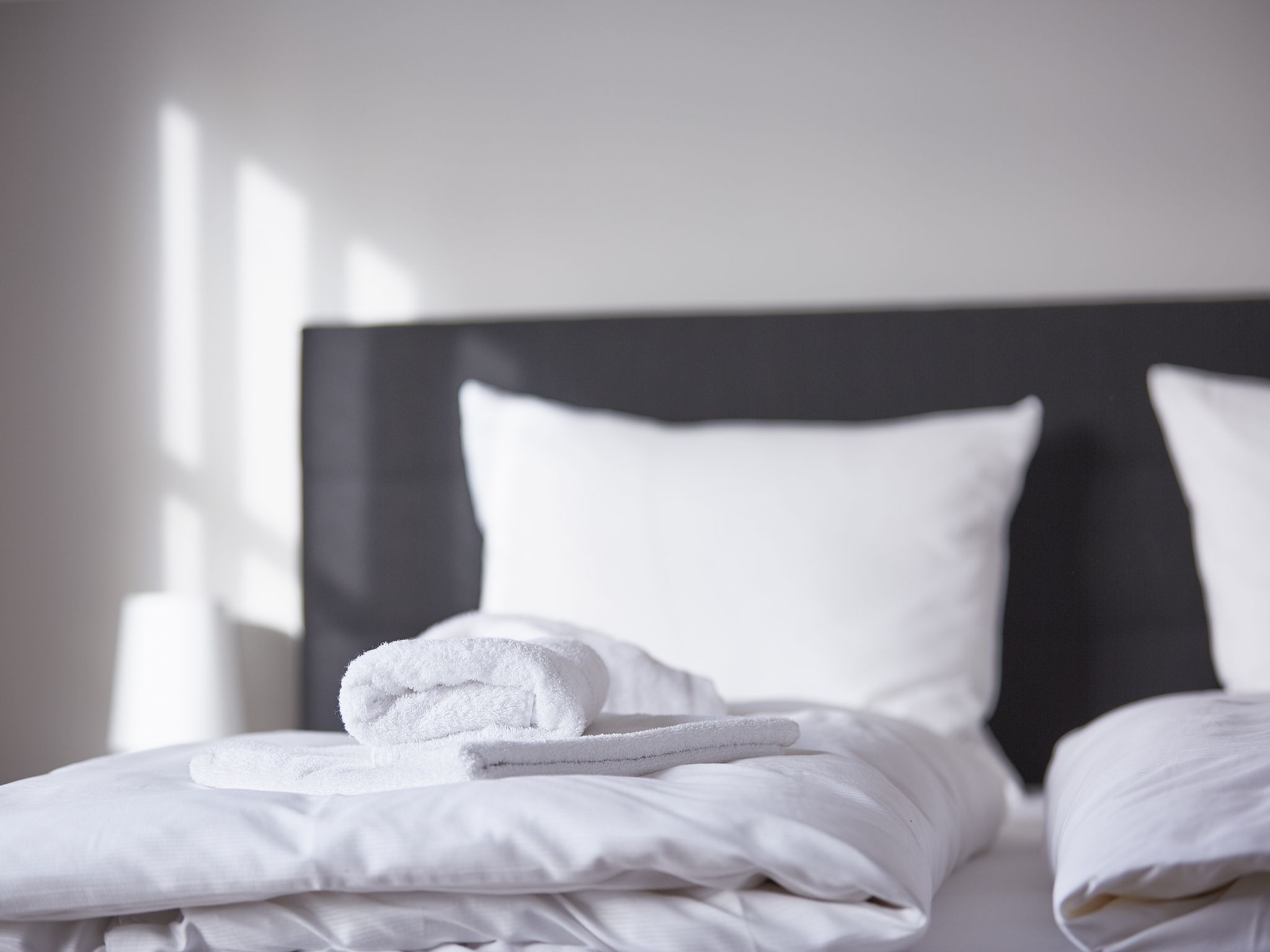 Superior Reetdachvilla mit 2 Schlafzimmern und Kamin (F06) - Bett