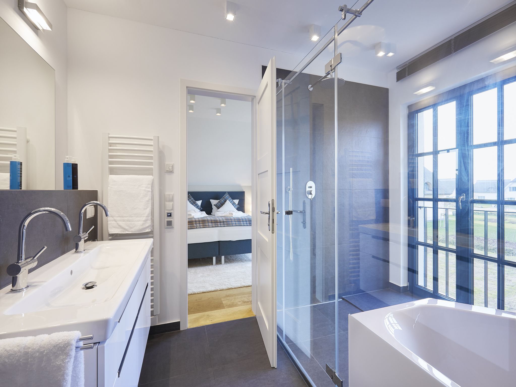 Luxus Reetdachvilla mit 3 Schlafzimmern, Sauna und Kamin (F08) - Badezimmer