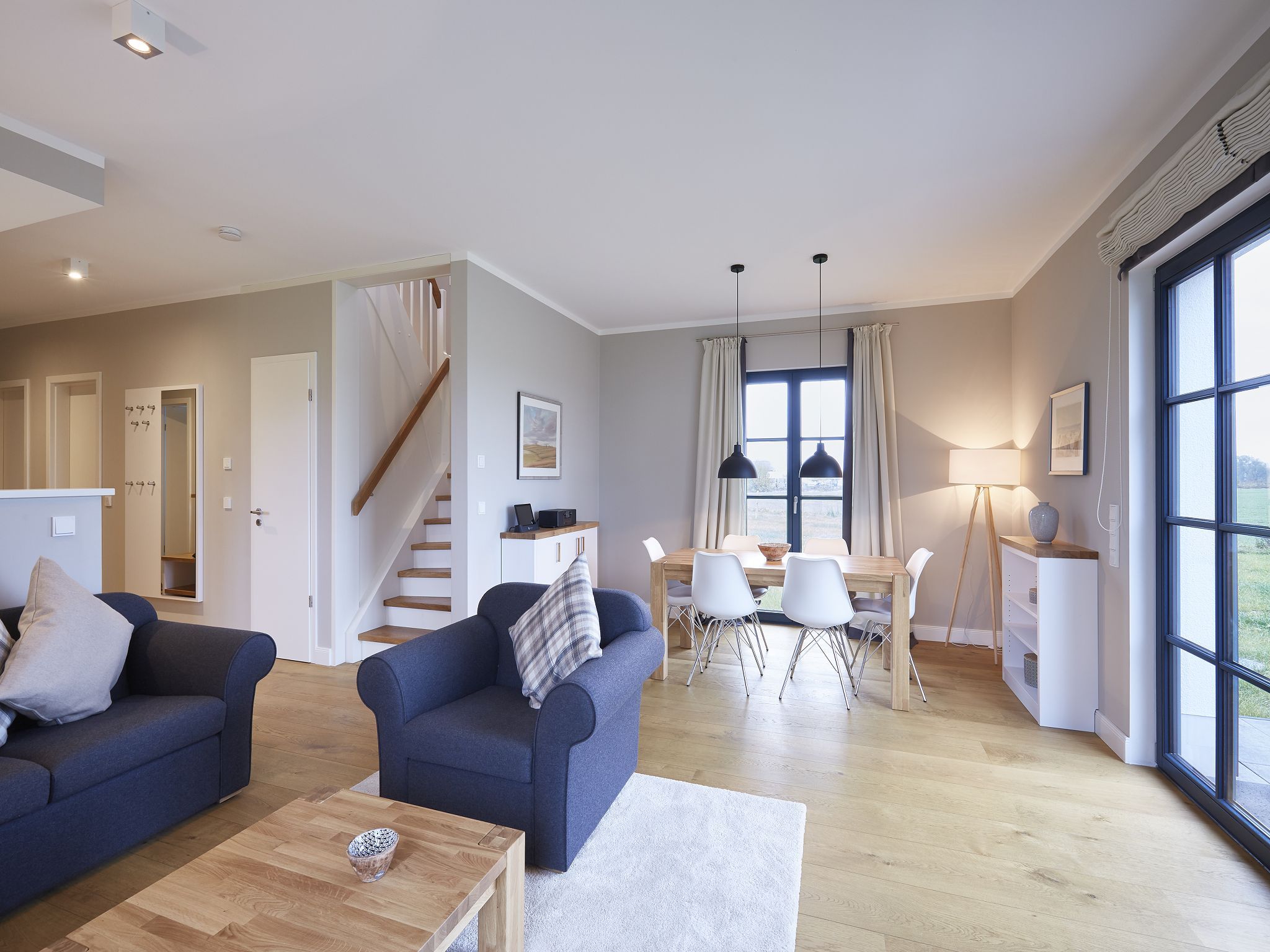 Premium Reetdachvilla mit 3 Schlafzimmern, Sauna und Kamin (F10) - Wohnzimmer