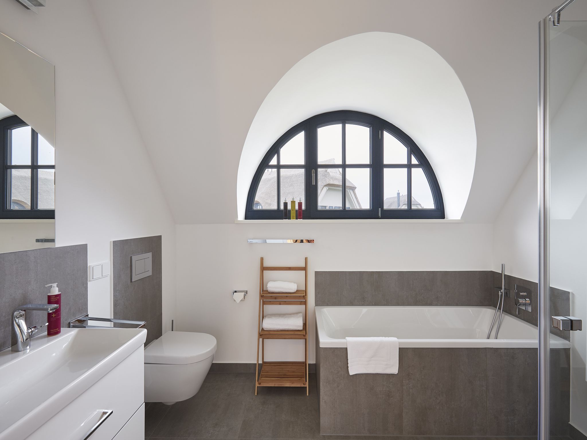 Luxus Reetdachvilla mit 3 Schlafzimmern, Sauna und Kamin (F11) - Badezimmer