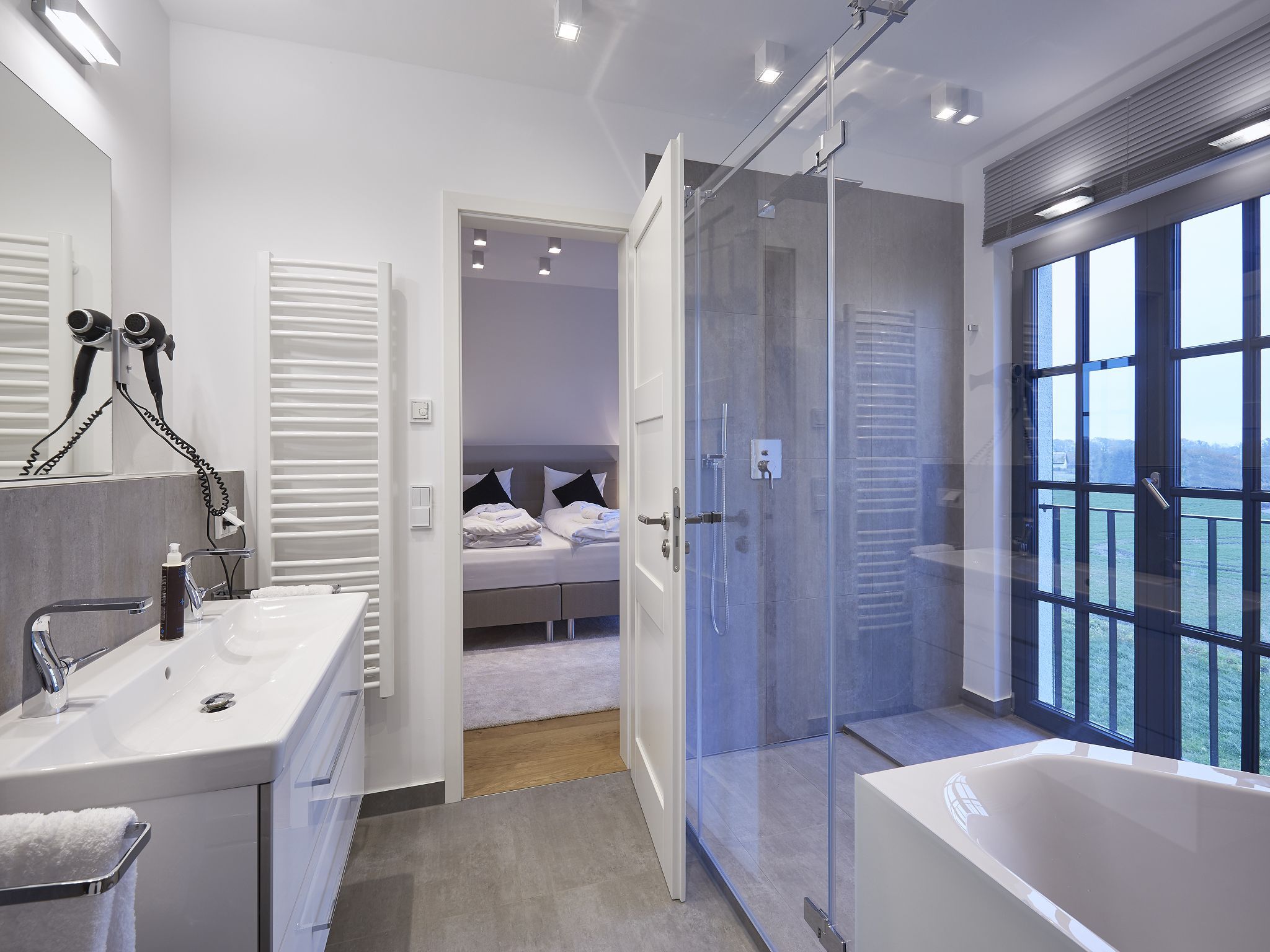 Luxus Reetdachvilla mit 3 Schlafzimmern, Sauna und Kamin (F11) - Badezimmer