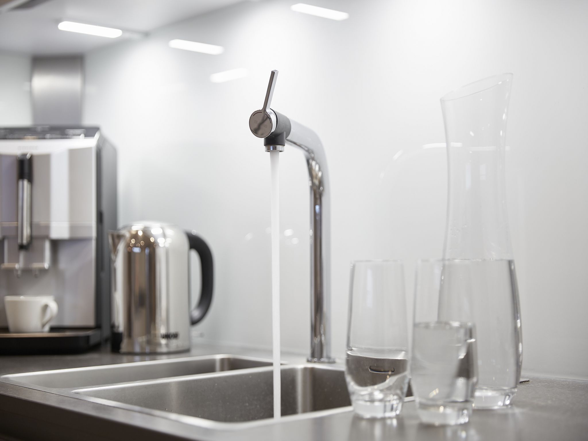 Luxus Reetdachvilla mit 3 Schlafzimmern, Sauna und Kamin (F11) - Küche / Küchenzeile